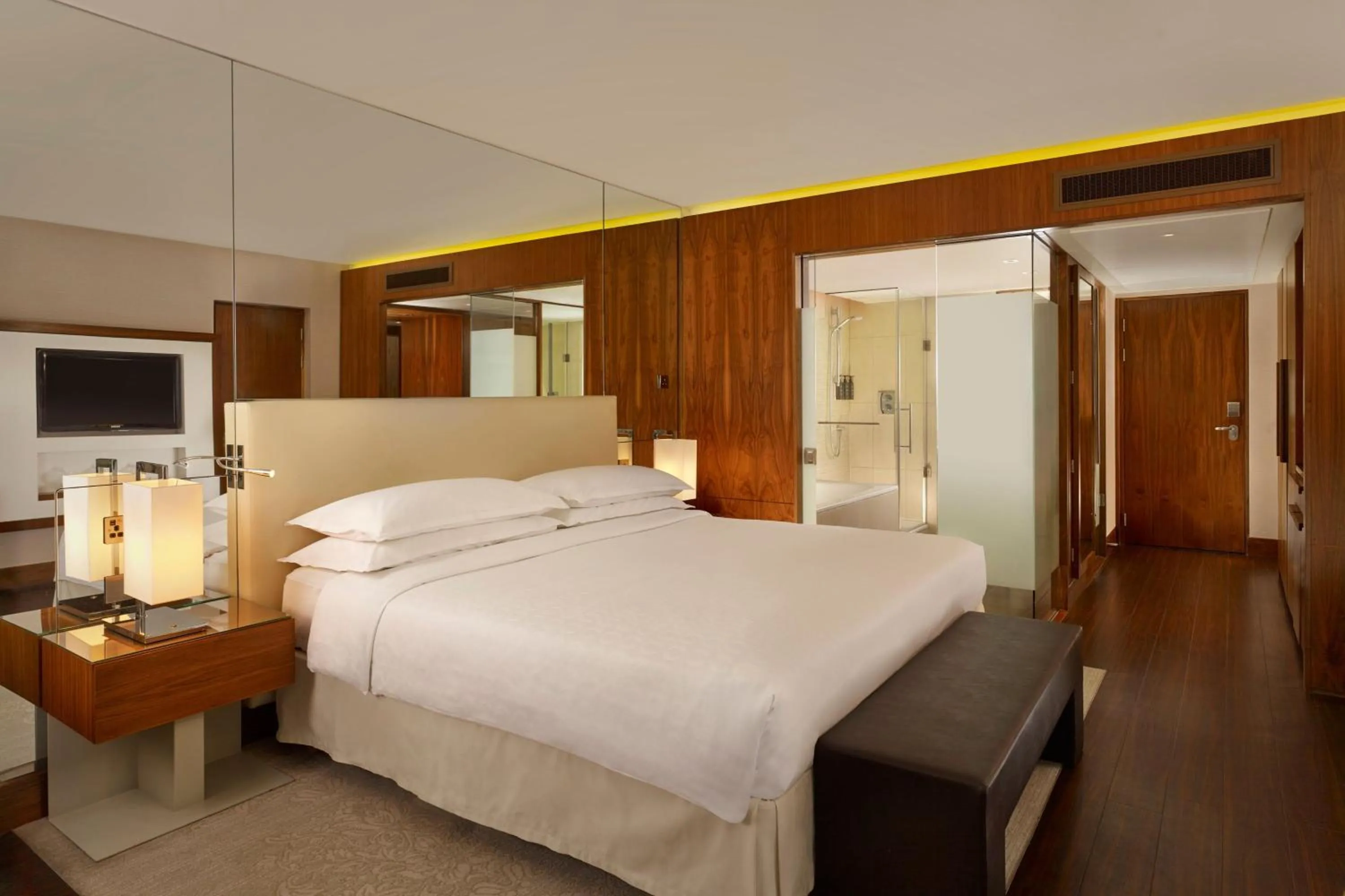 Photo of the whole room, Bed in Sheraton Grand Hotel & Spa