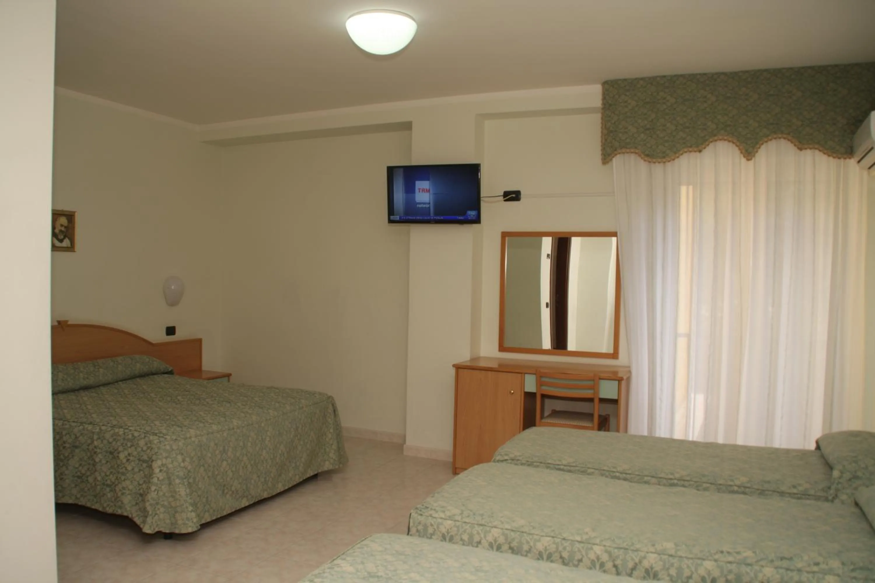 Bedroom, Bed in Hotel Garden