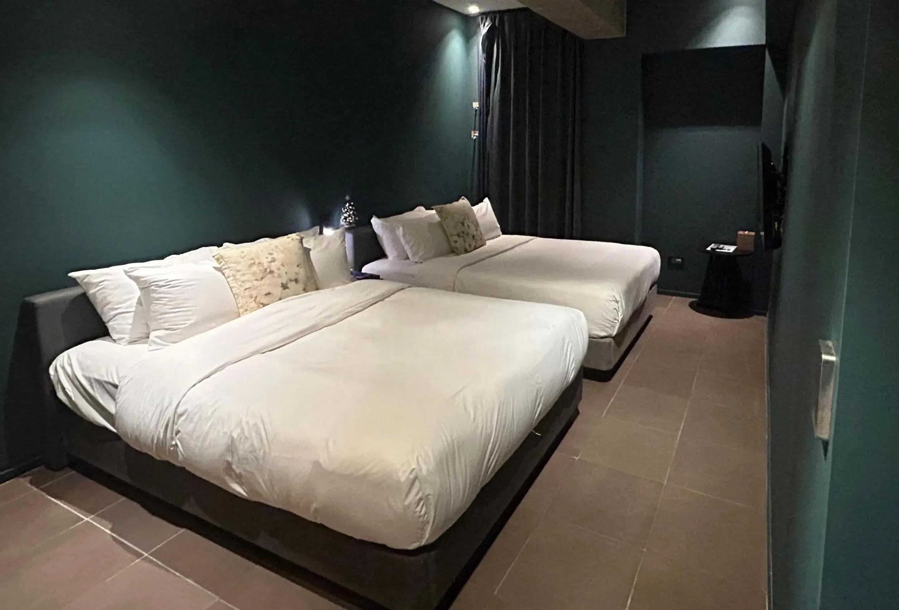 Bed in BROWN DOT Hotel Dadaepo Beach ㅡ 구 Oia Hotel Bed in BROWN DOT Hotel Dadaepo Beach ㅡ 구 Oia Hotel