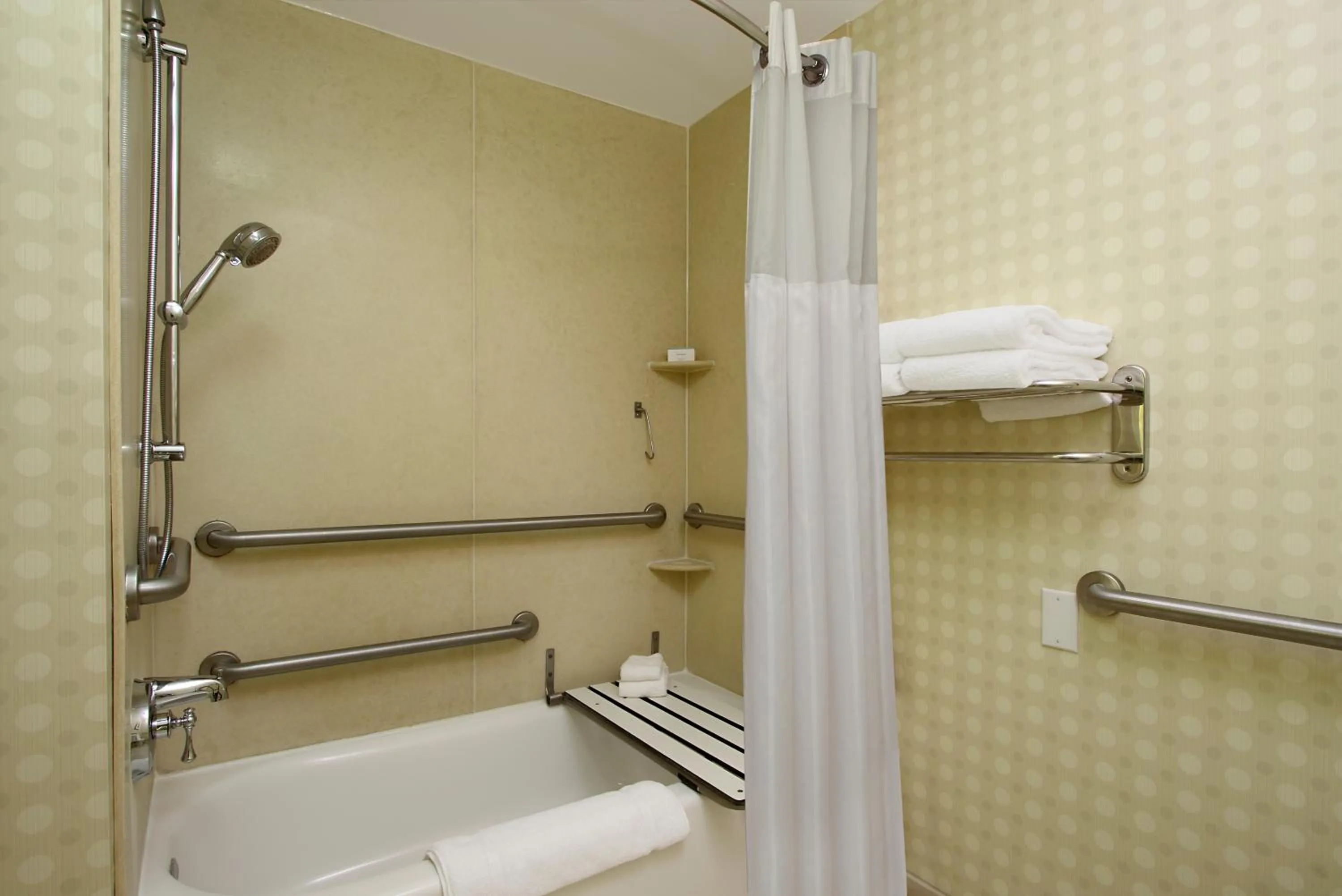 Bathroom in Hilton Garden Inn Sonoma County Airport