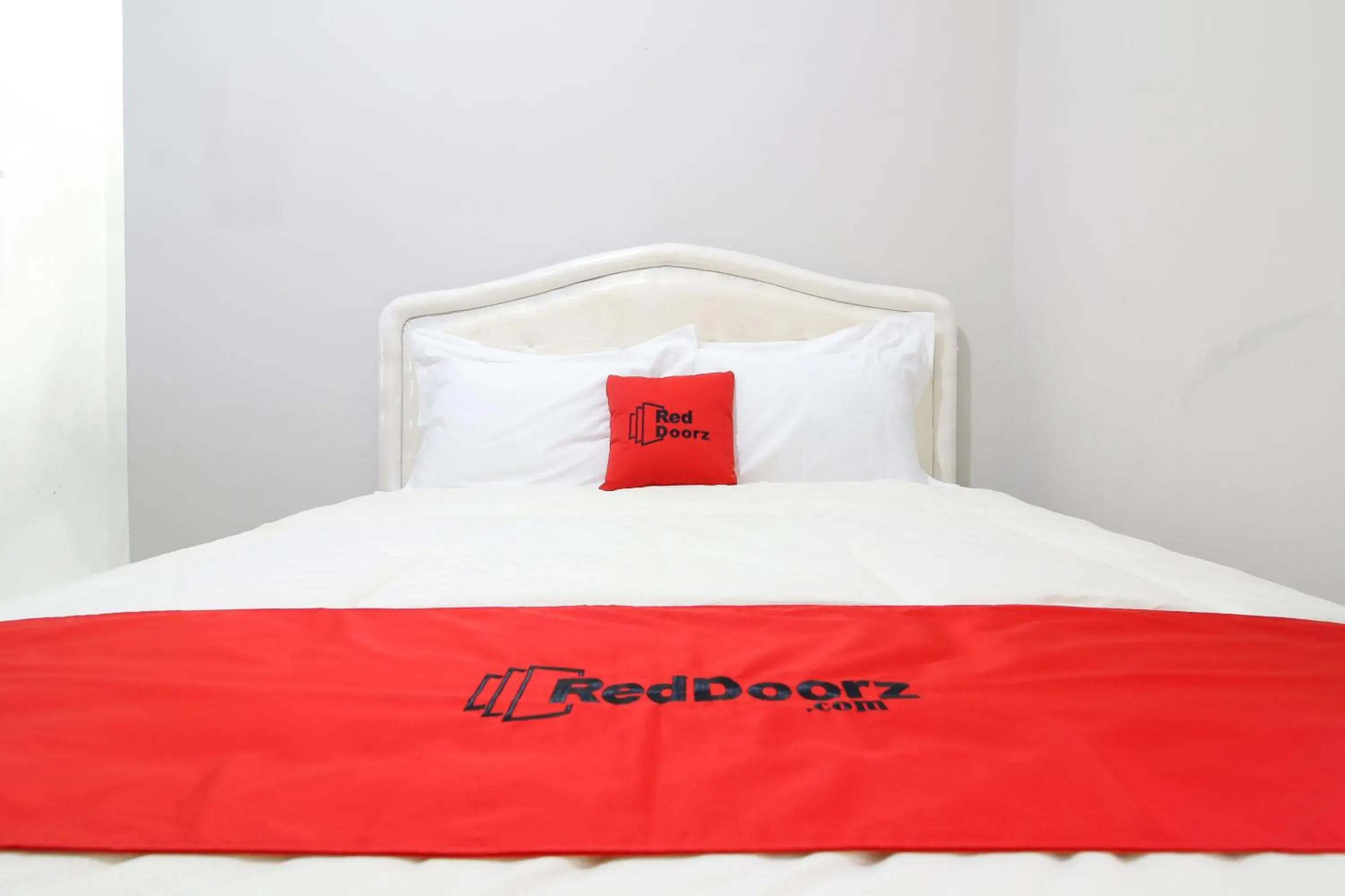 Bedroom, Bed in RedDoorz Plus near STIE YKPN Bedroom, Bed in RedDoorz Plus near STIE YKPN