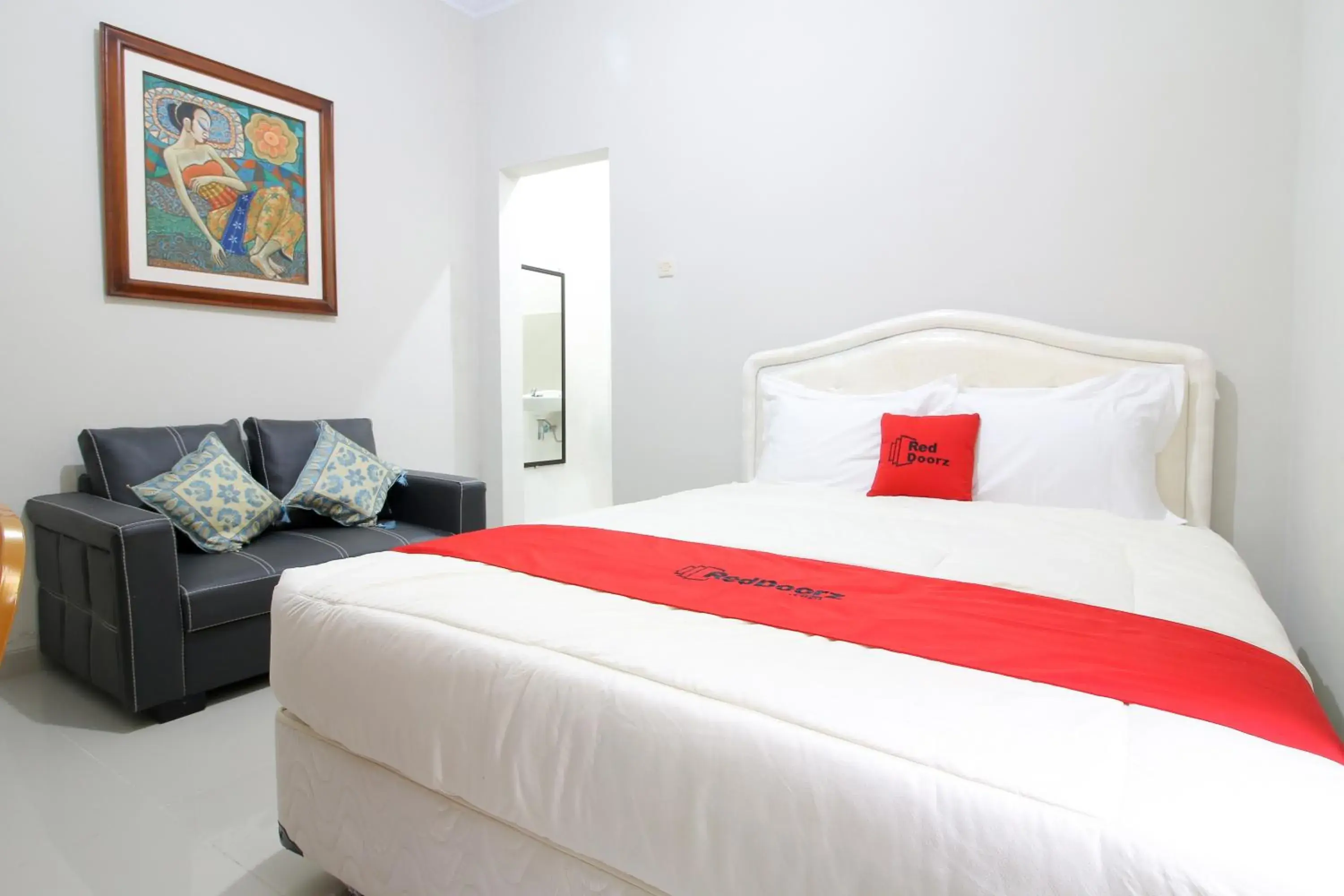 Bedroom, Bed in RedDoorz Plus near STIE YKPN Bedroom, Bed in RedDoorz Plus near STIE YKPN