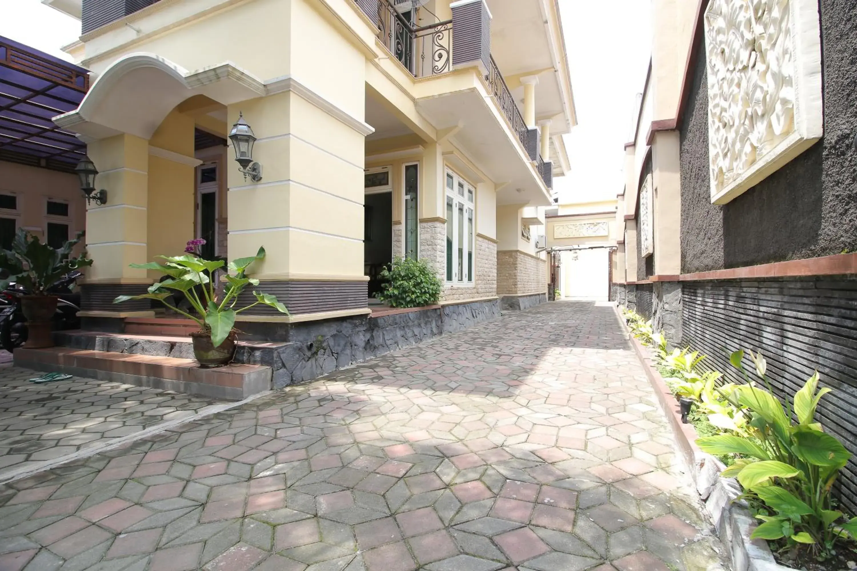 RedDoorz Plus near STIE YKPN RedDoorz Plus near STIE YKPN