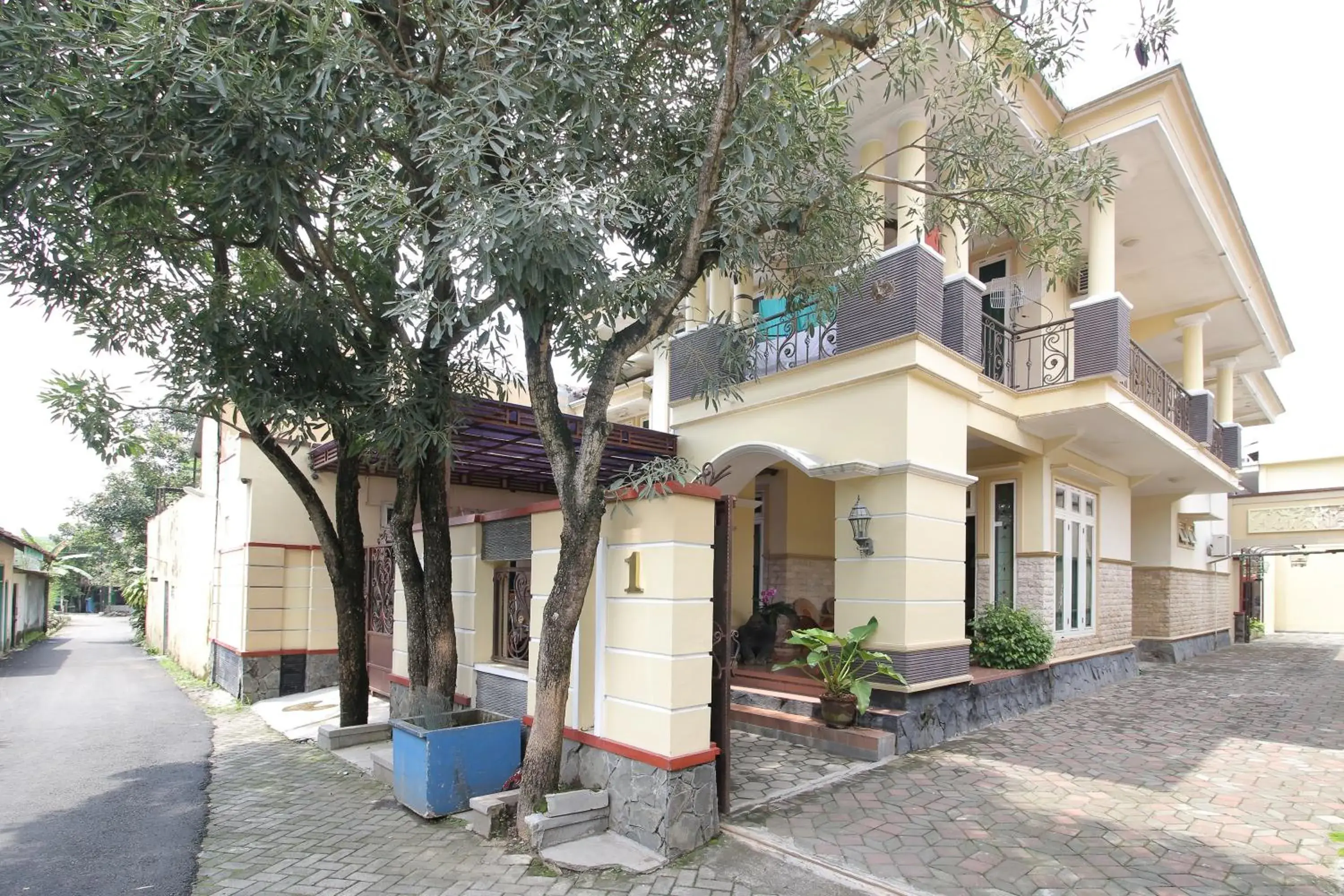 Property building in RedDoorz Plus near STIE YKPN Property building in RedDoorz Plus near STIE YKPN