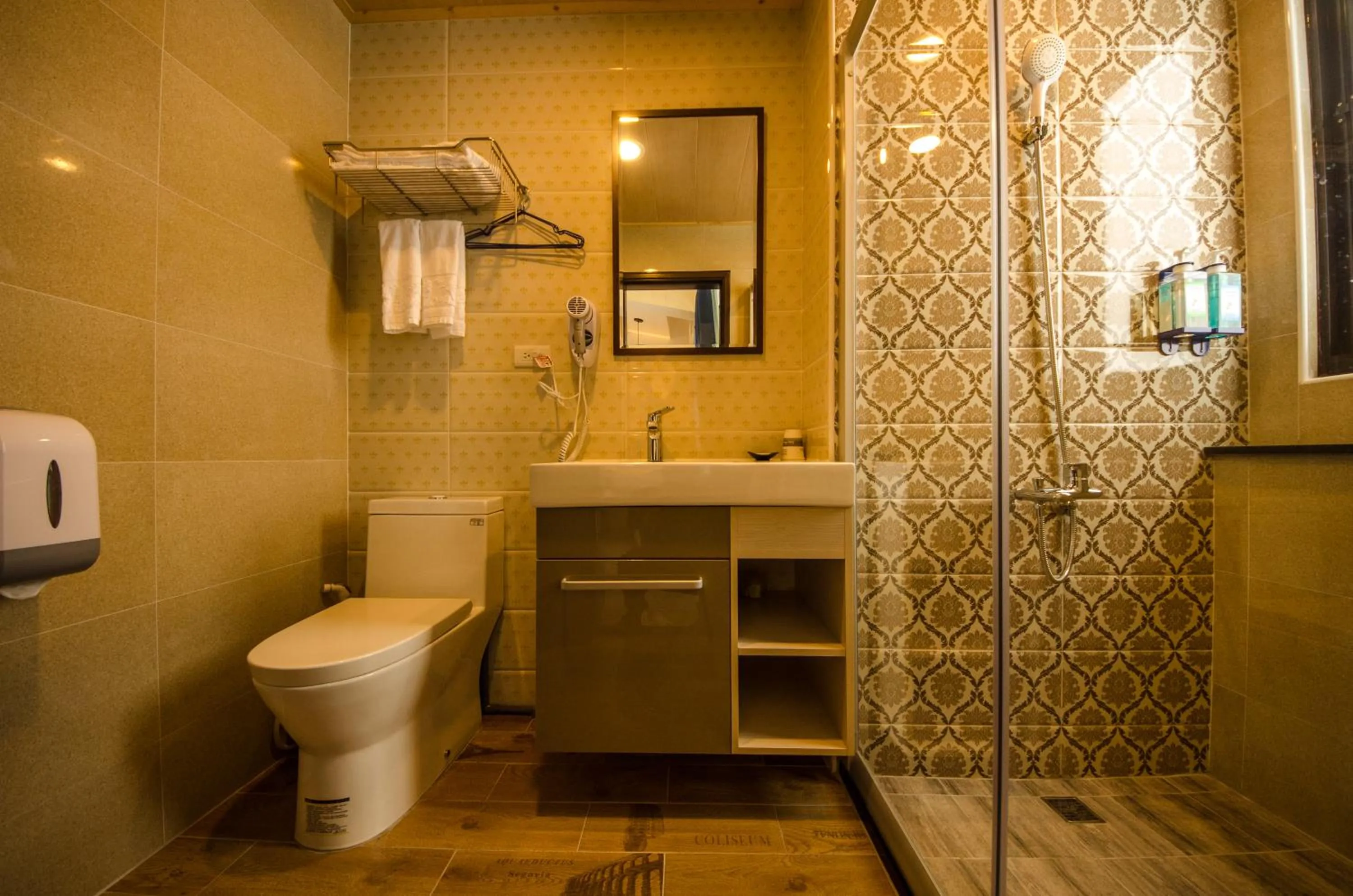 Shower in Summer Bay Inn