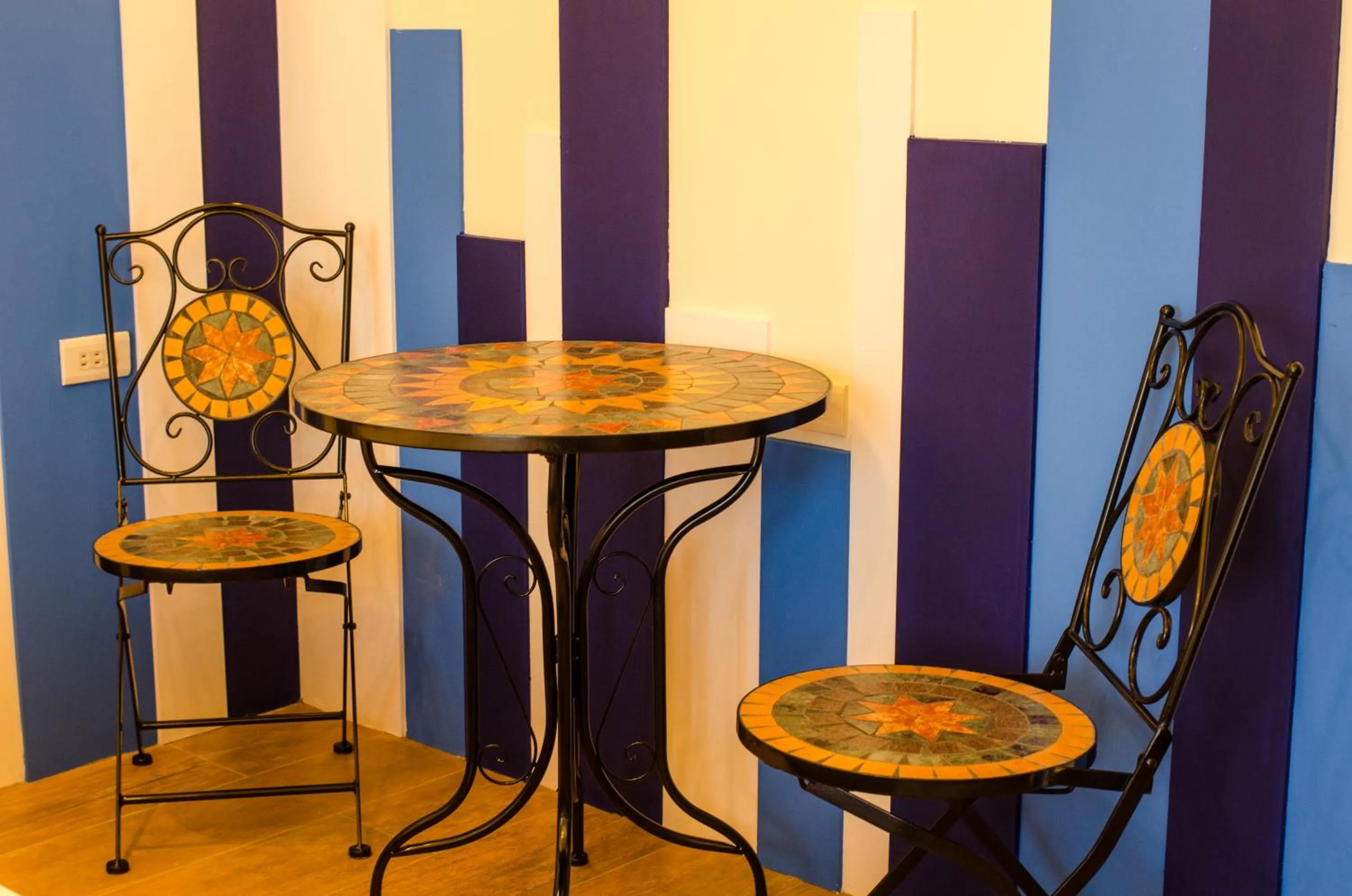Decorative detail in Summer Bay Inn