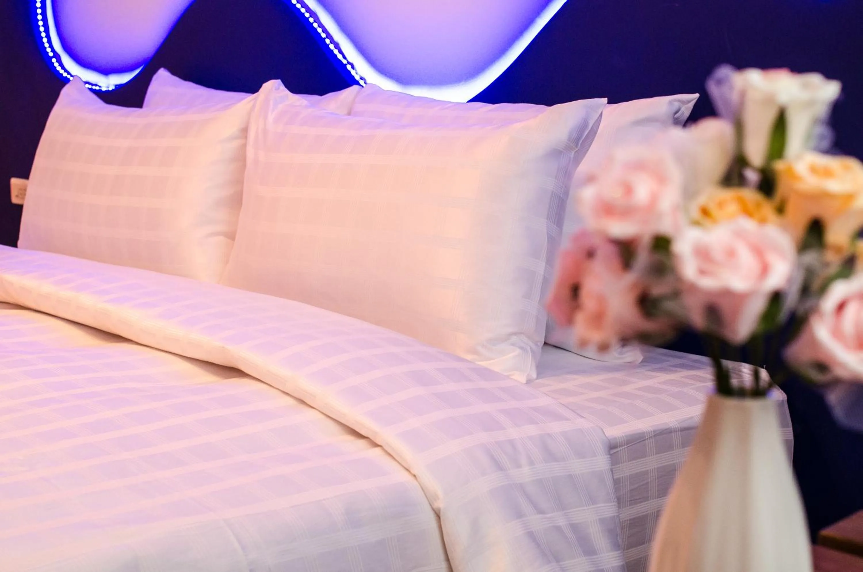 Decorative detail, Bed in Summer Bay Inn