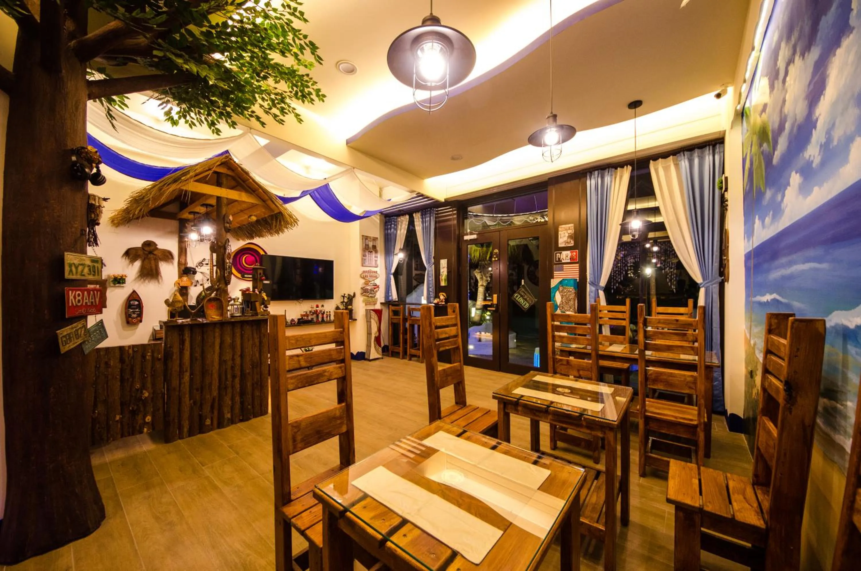 Dining area in Summer Bay Inn