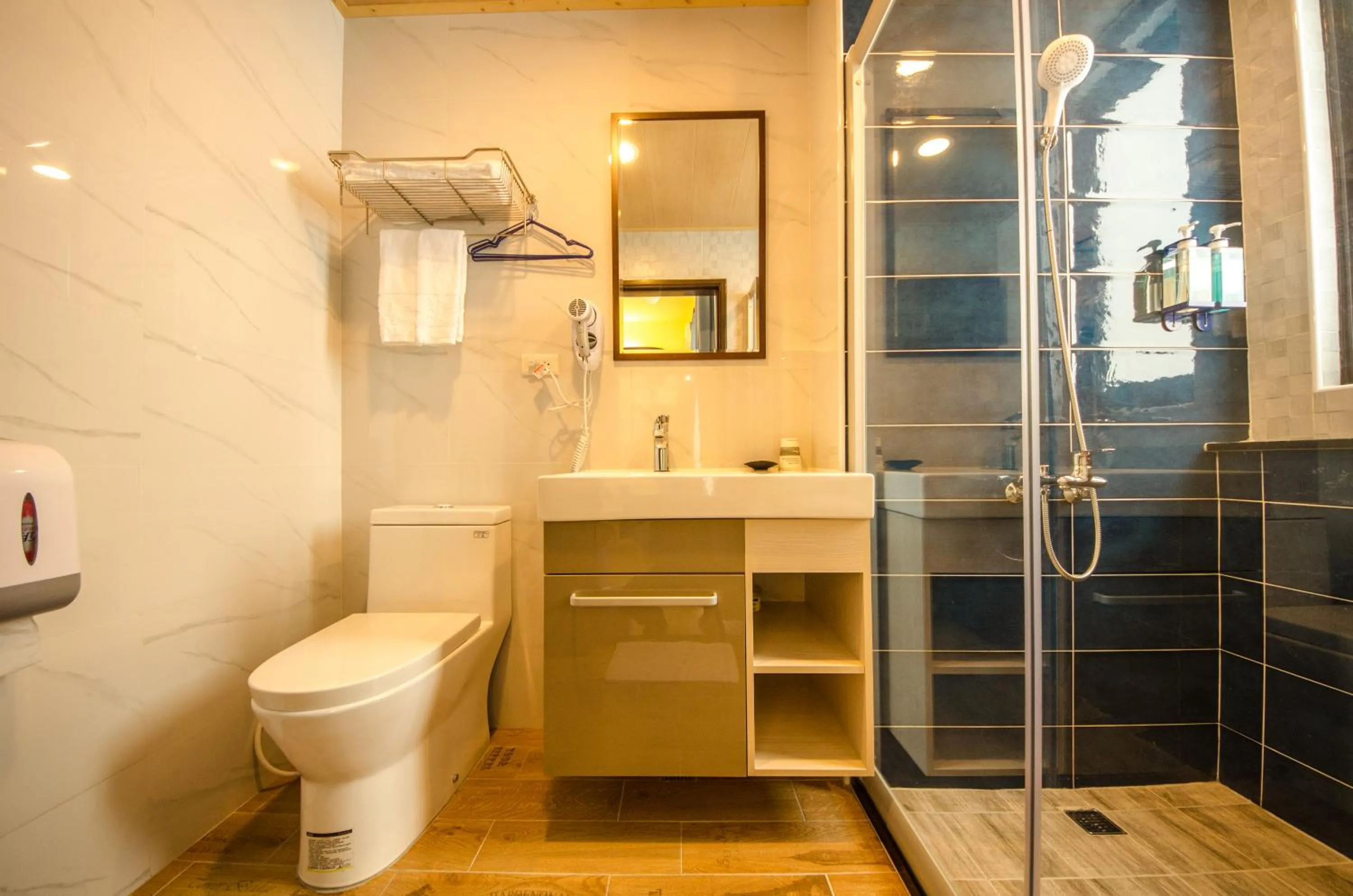 Shower in Summer Bay Inn