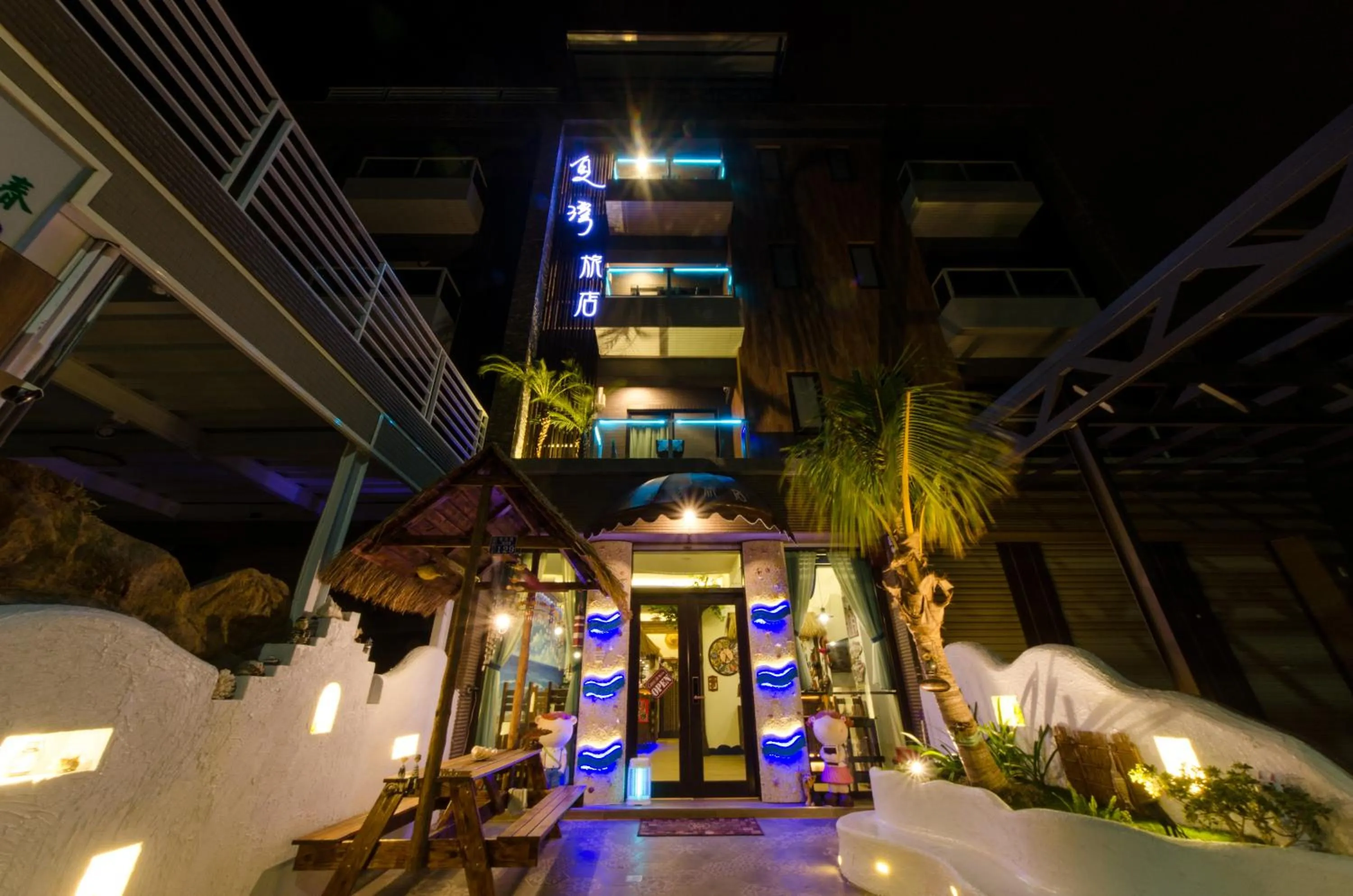 Property building in Summer Bay Inn
