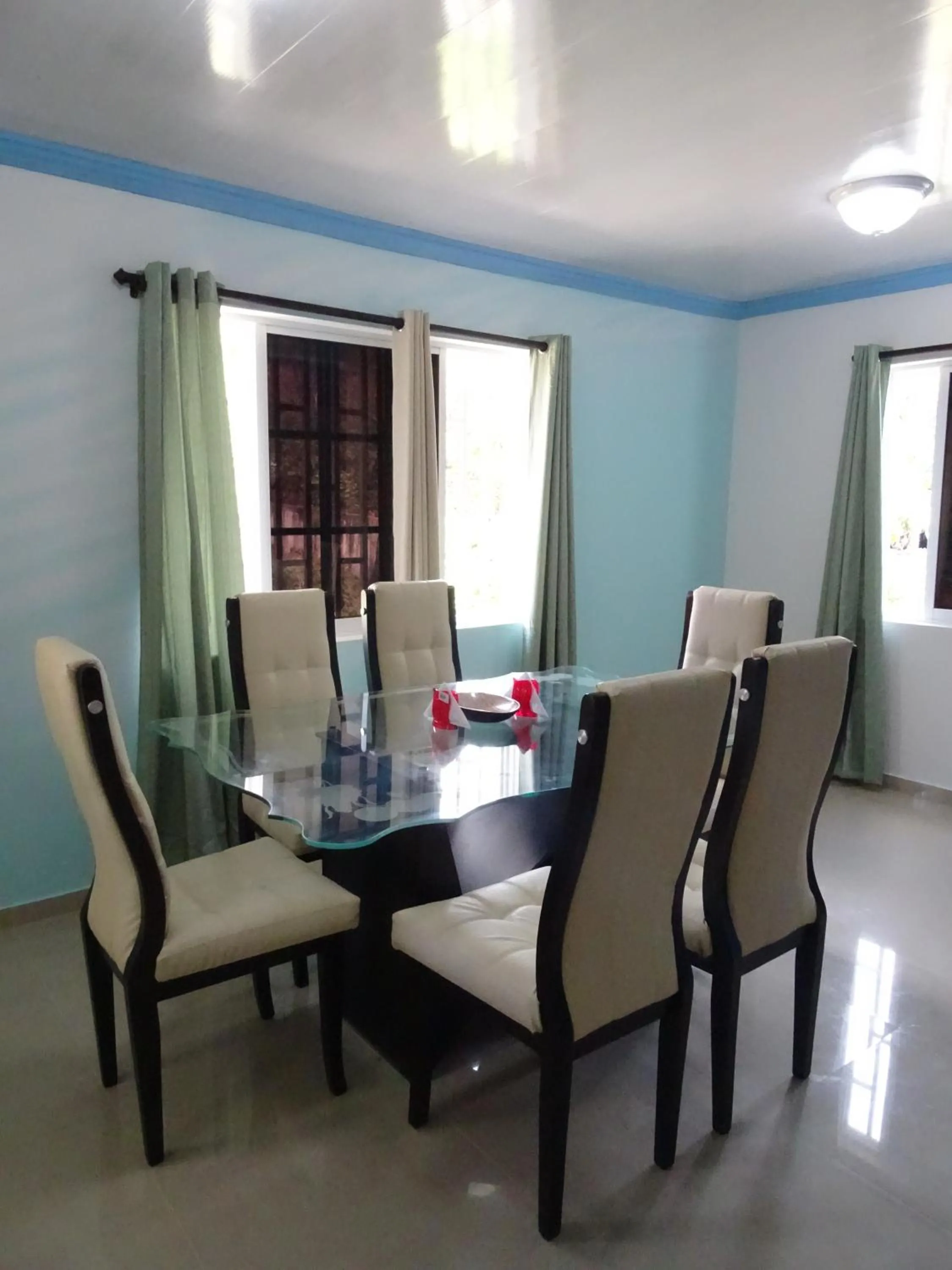 Dining area in Posada Faych House