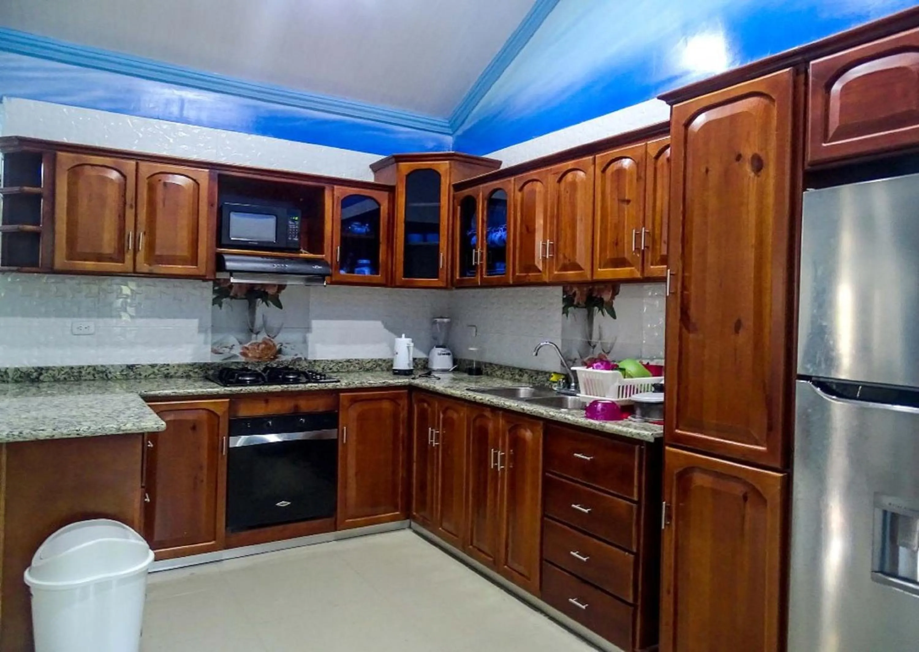 Communal kitchen in Posada Faych House
