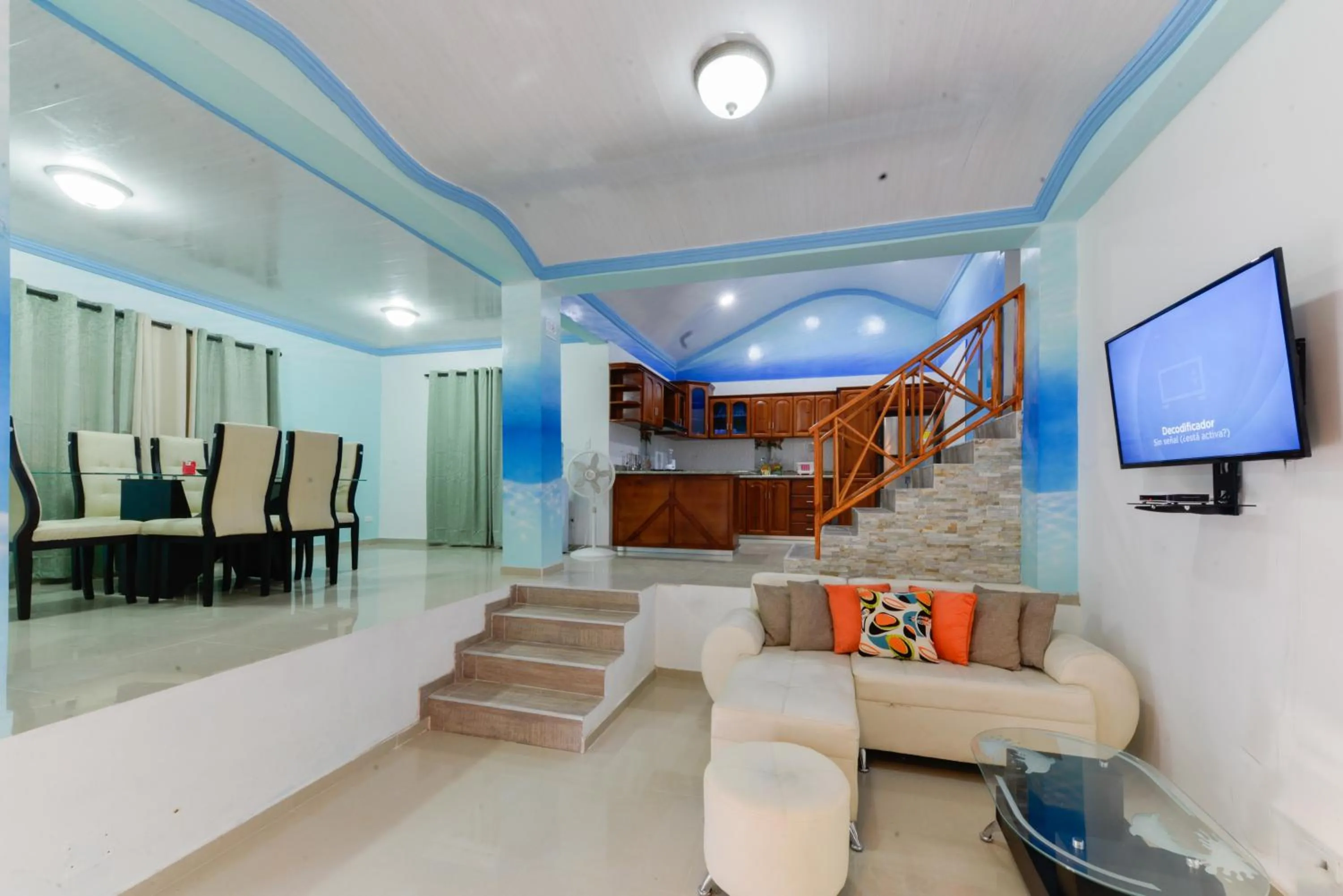 Communal lounge/ TV room in Posada Faych House