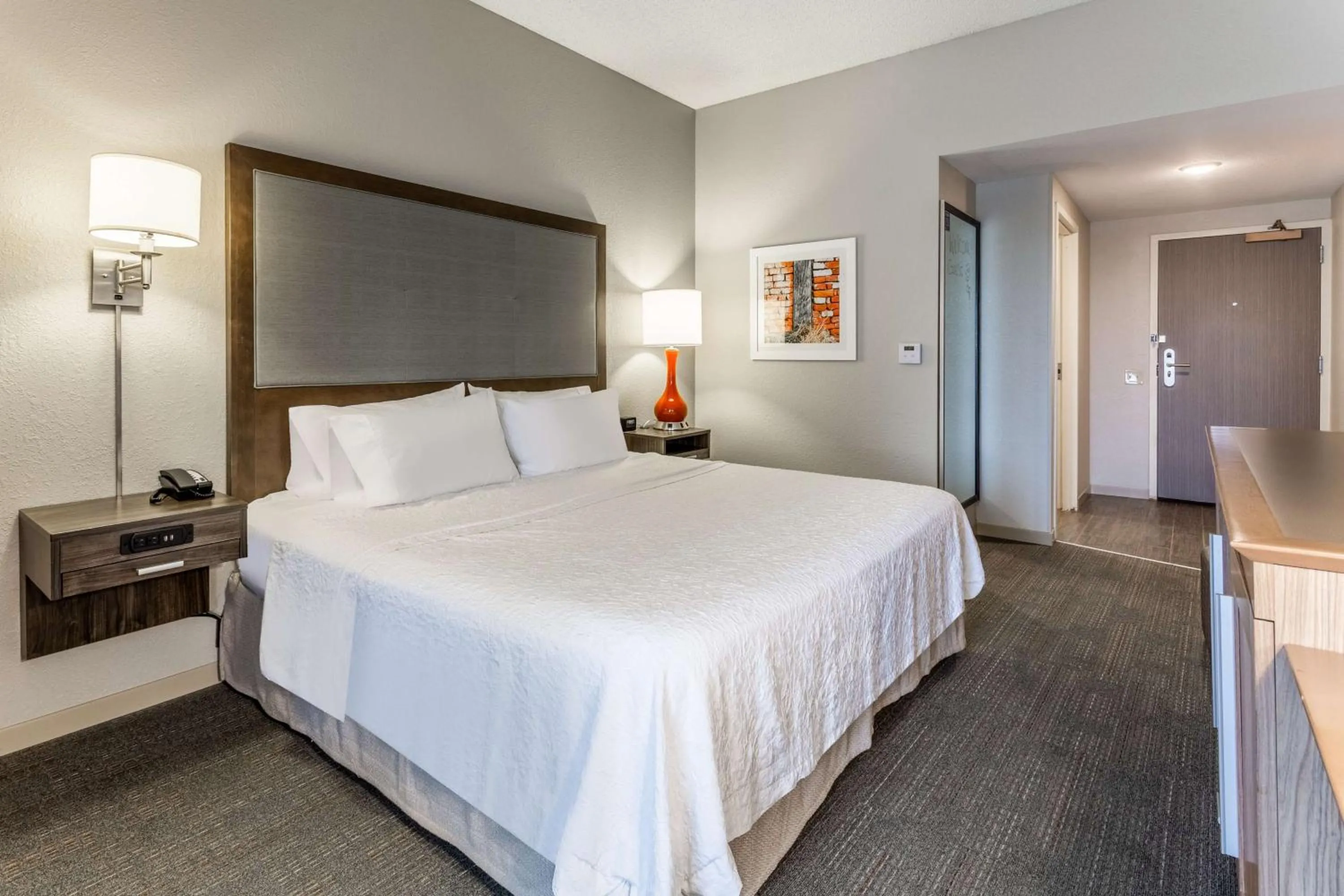 Bed in Hampton Inn Eau Claire