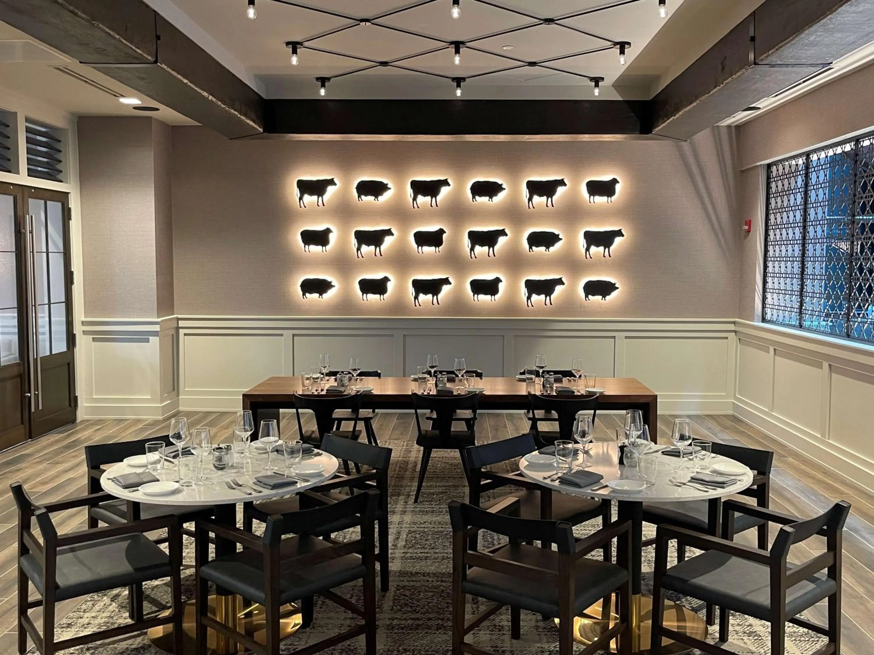 Restaurant/places to eat in Embassy Suites Huntsville