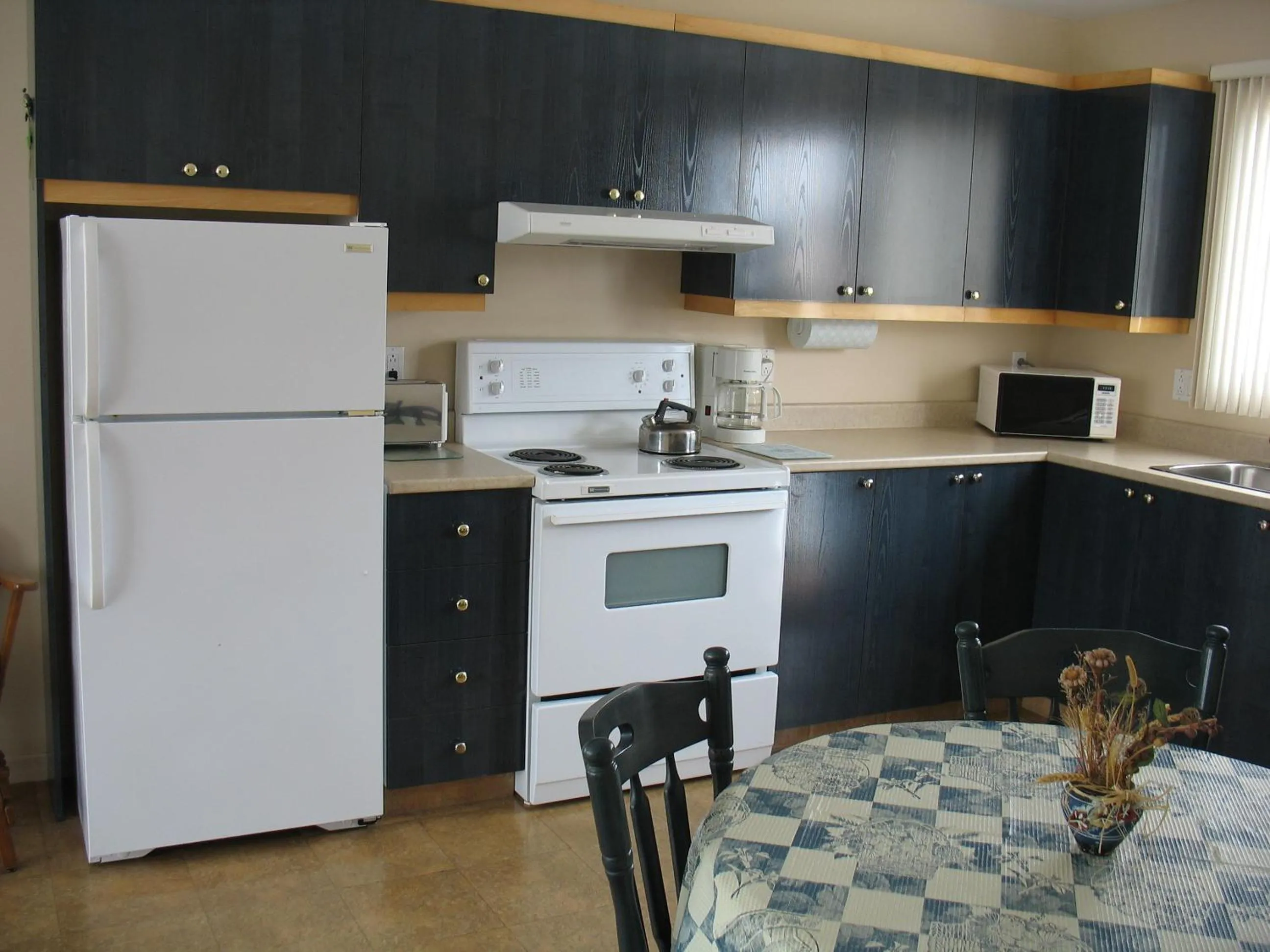 Kitchen or kitchenette in Les Chalets au Bord de la Mer