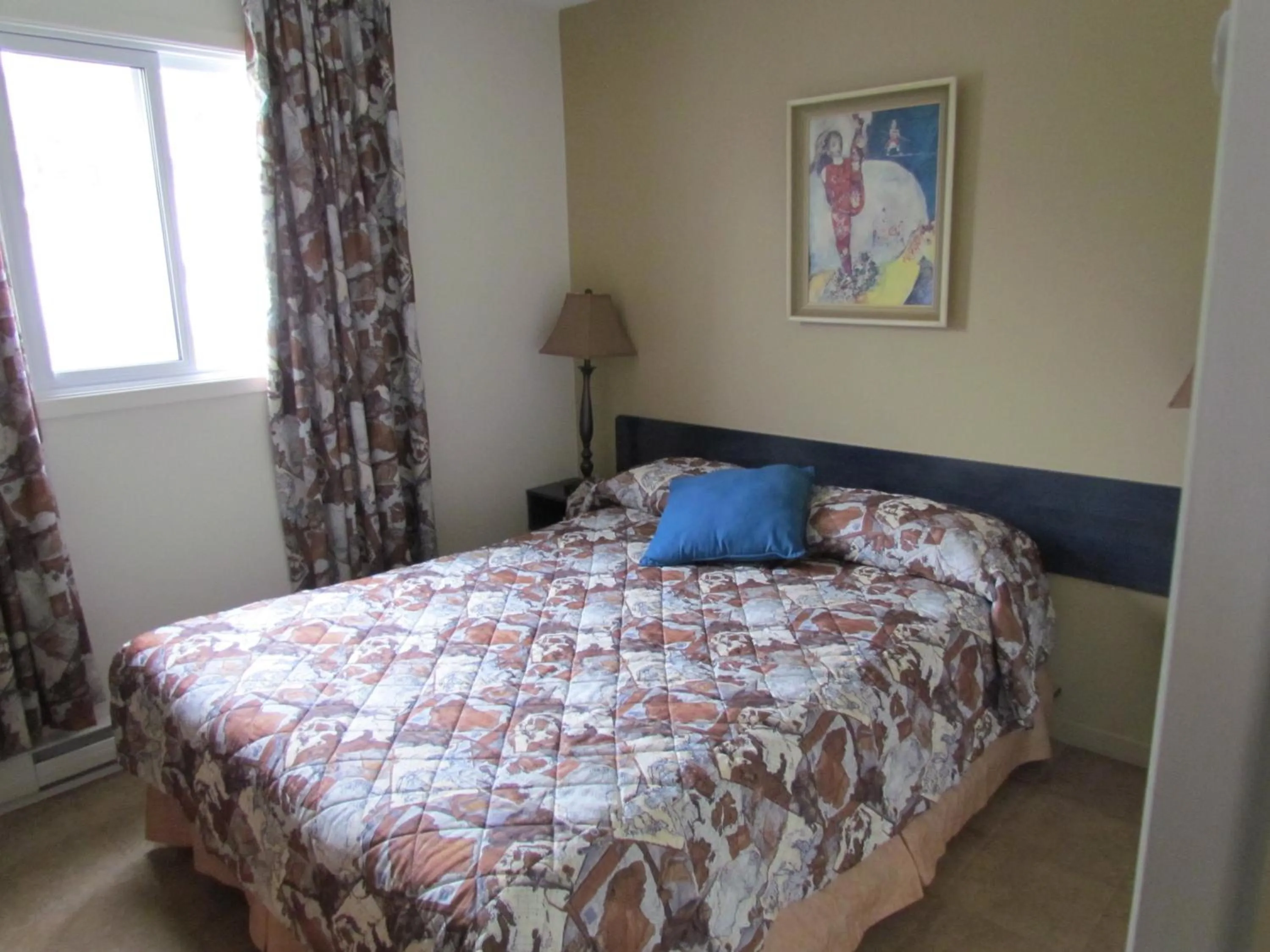 Photo of the whole room, Bed in Les Chalets au Bord de la Mer