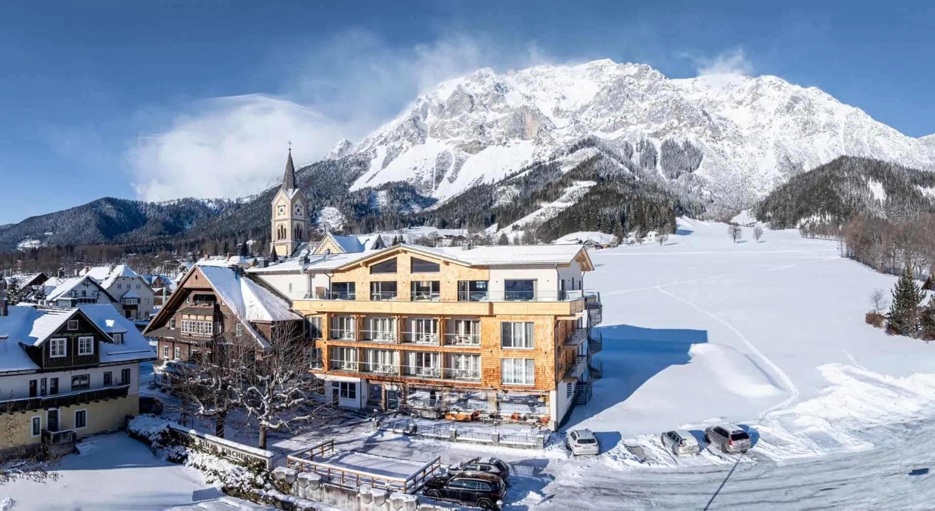Property building in Hotel Pehab - Dachstein Rooftop-Spa