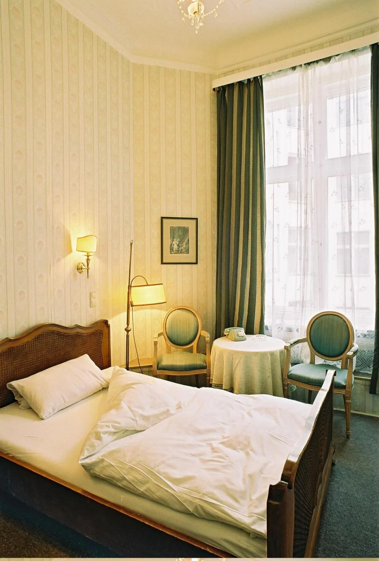 Photo of the whole room, Bed in Hotel-Pension Funk am Kurfürstendamm