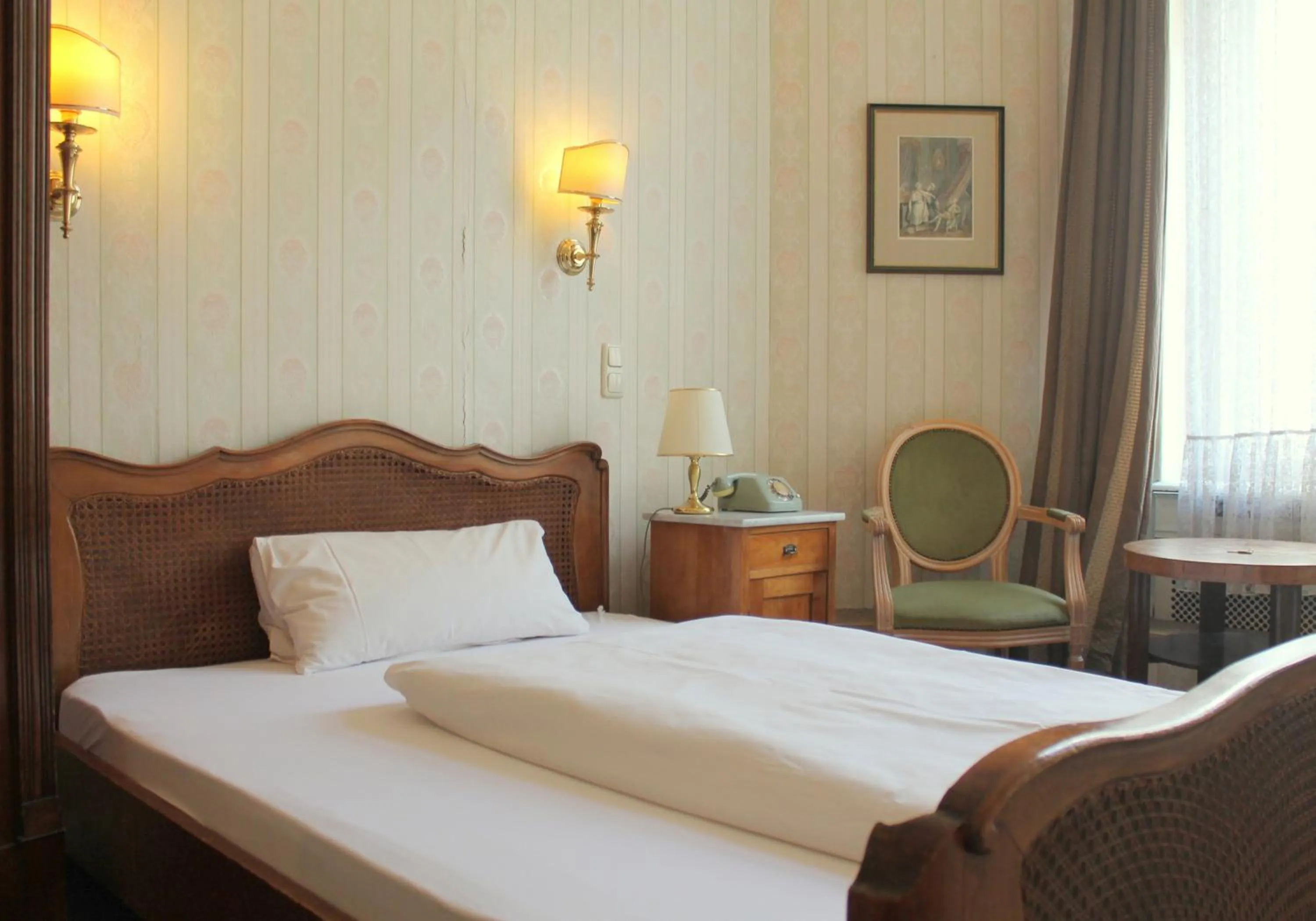 Bed in Hotel-Pension Funk am Kurfürstendamm