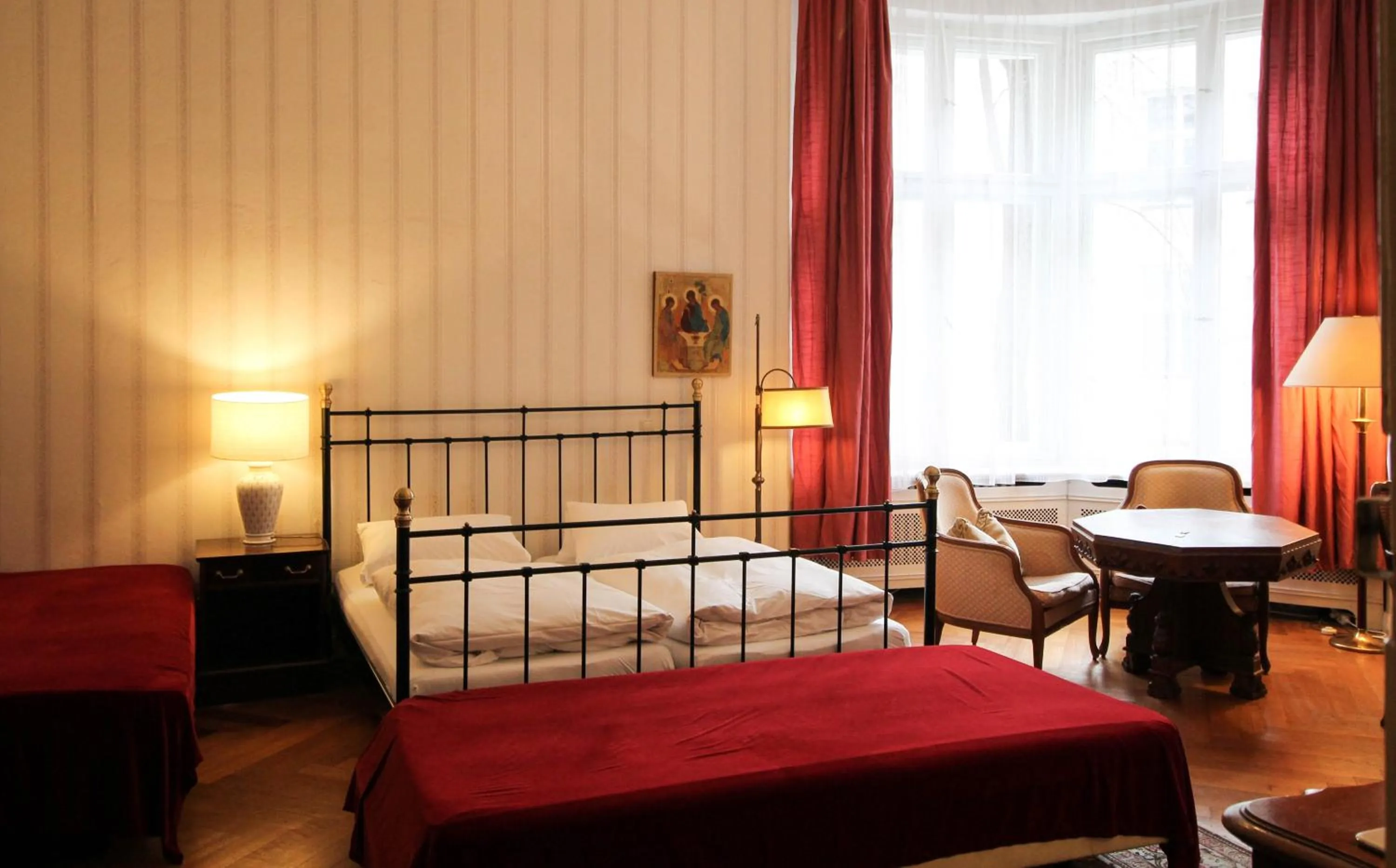 Photo of the whole room, Bed in Hotel-Pension Funk am Kurfürstendamm