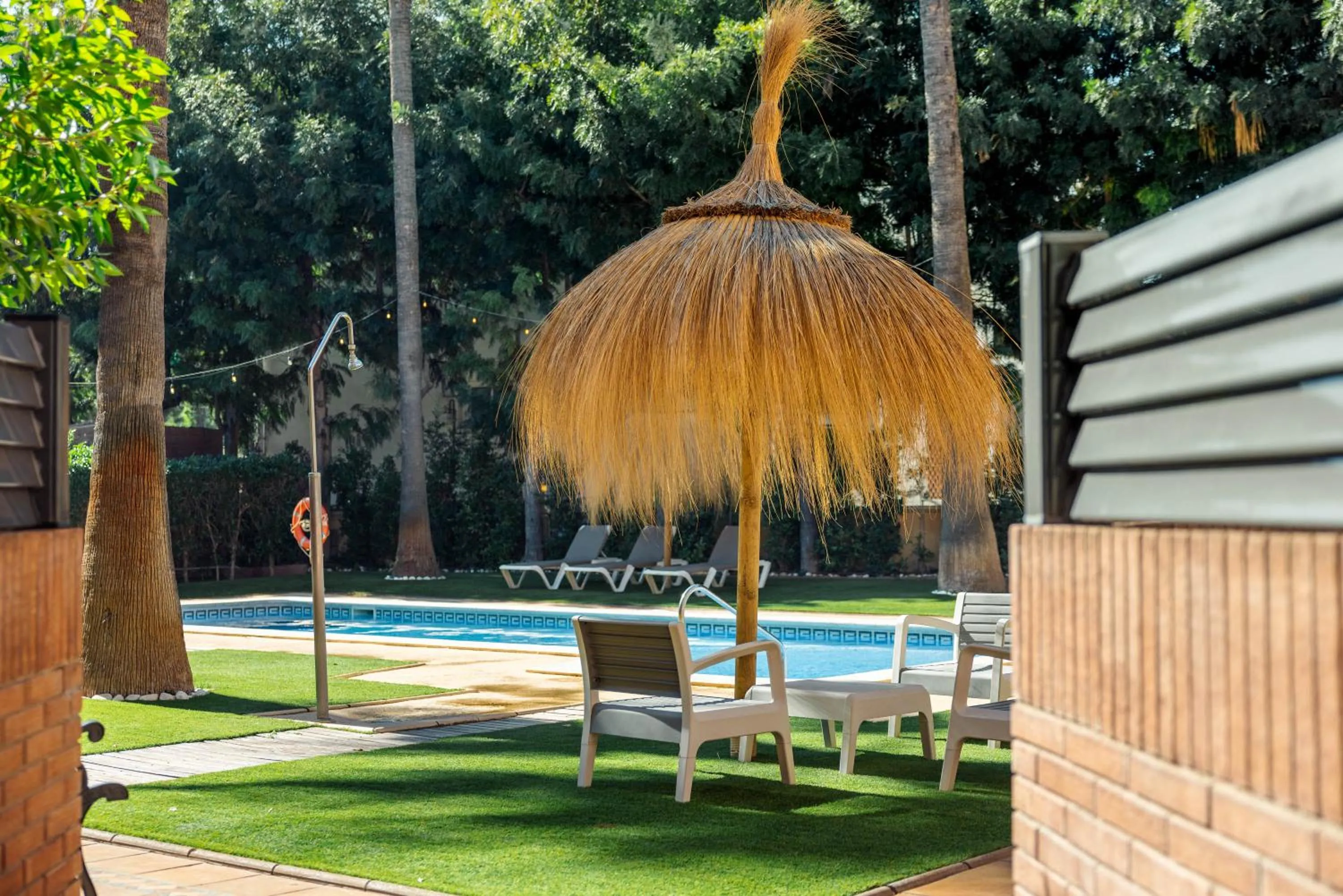 Swimming pool in Apartamentos Velor