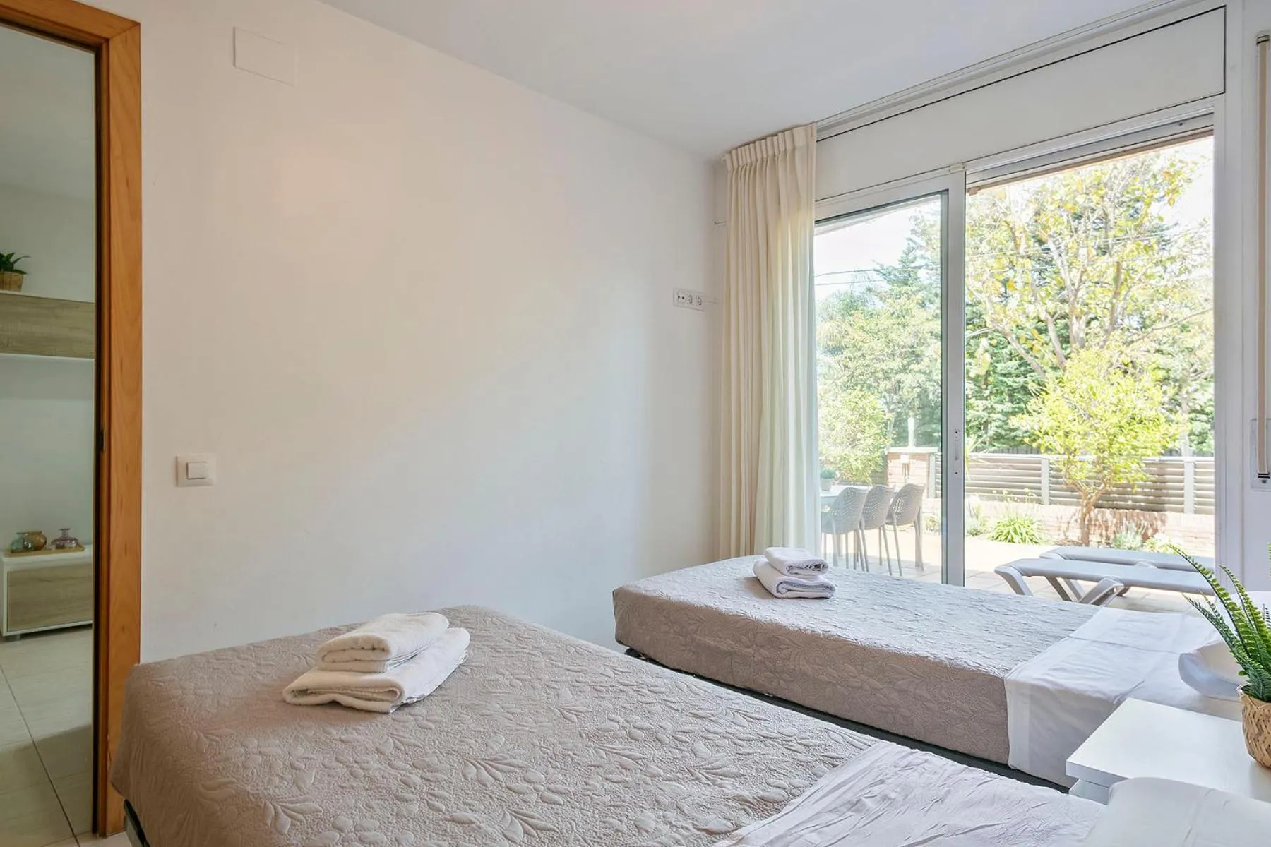 Bedroom, Bed in Apartamentos Velor