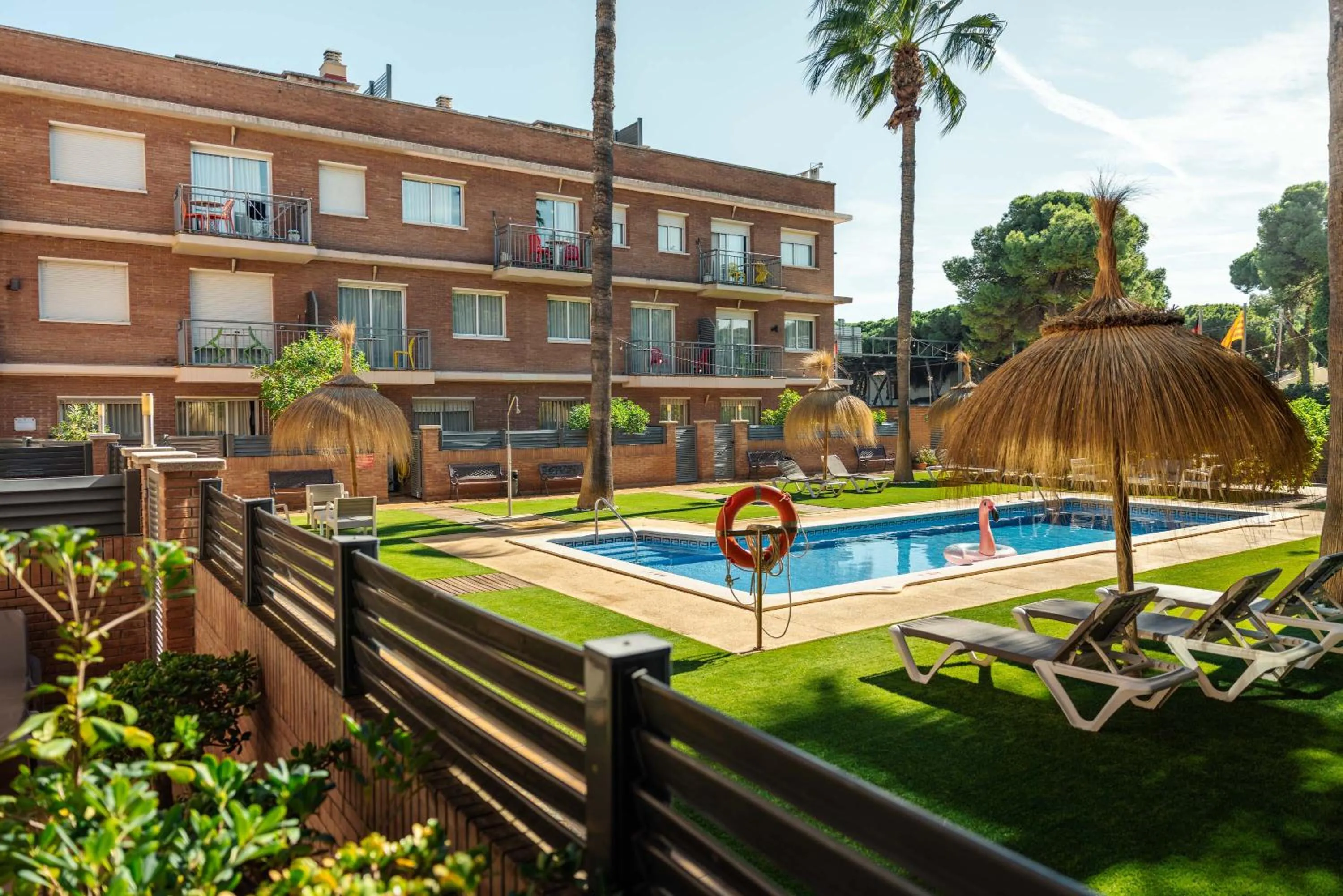 Swimming pool in Apartamentos Velor