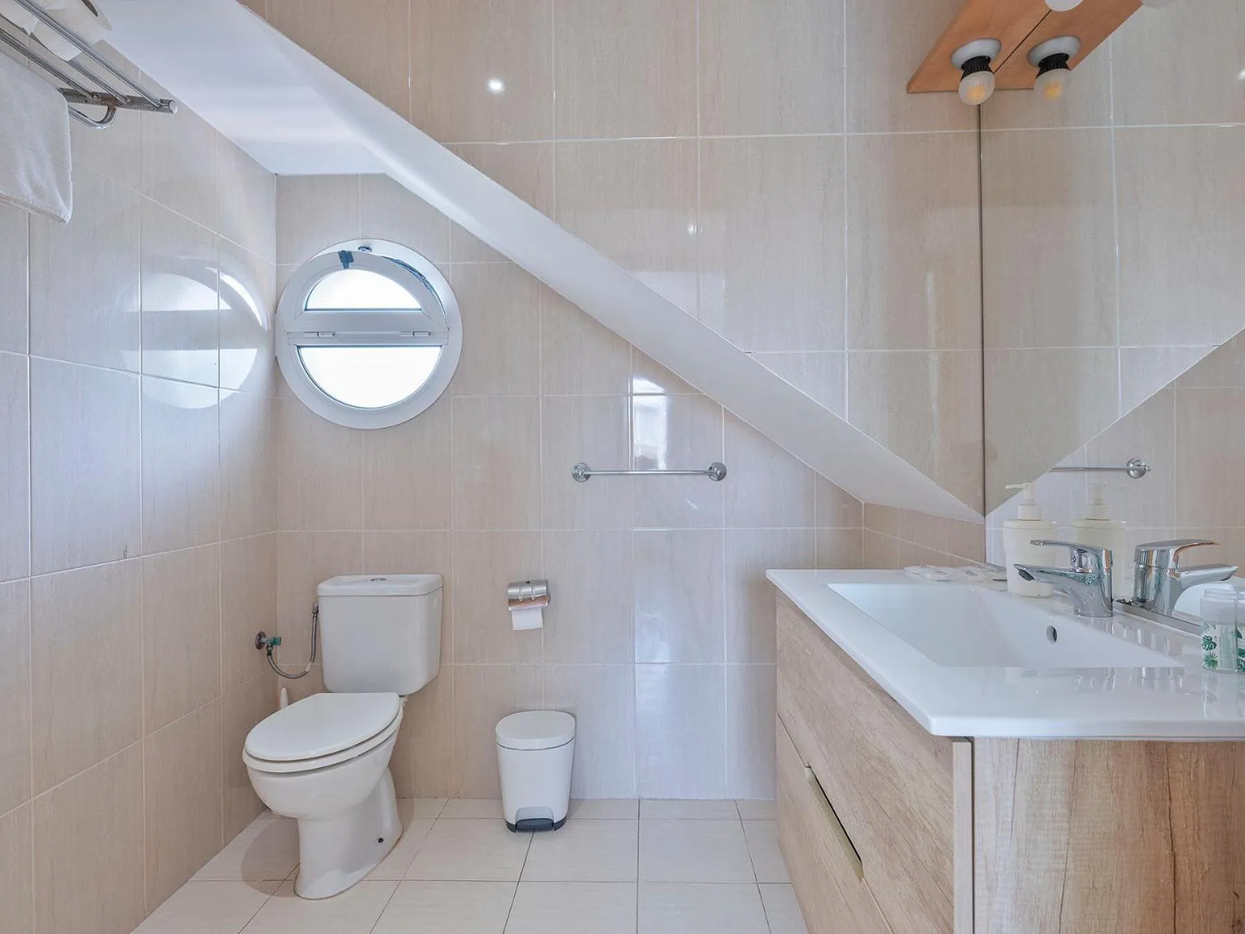 Toilet in Apartamentos Velor