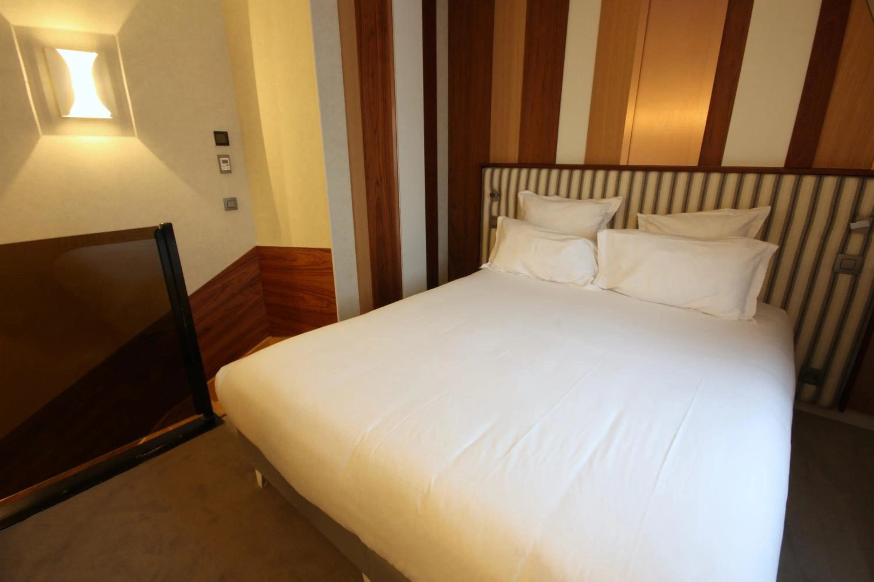 Bedroom, Bed in Le Malown