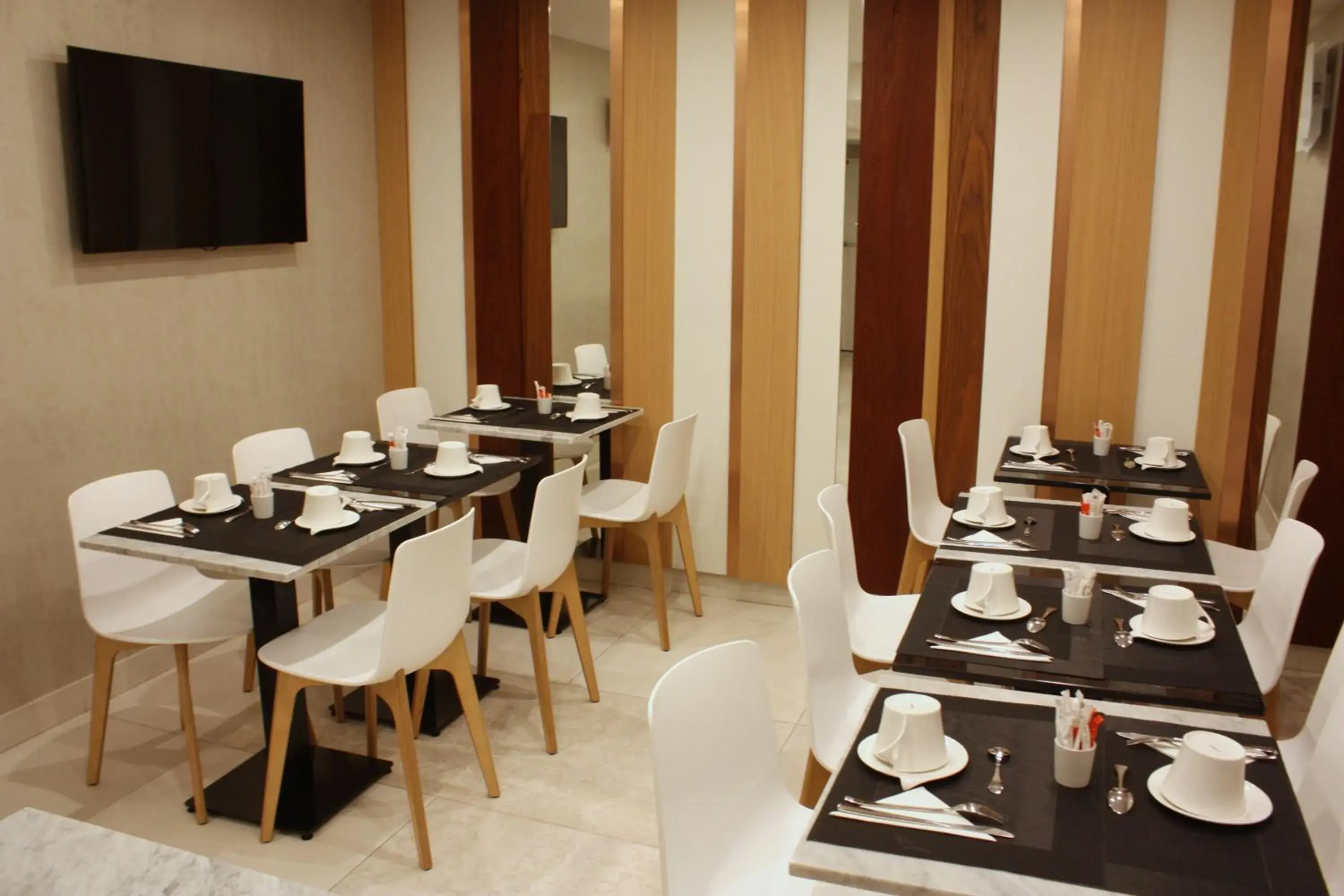 Restaurant/places to eat in Le Malown Restaurant/places to eat in Le Malown