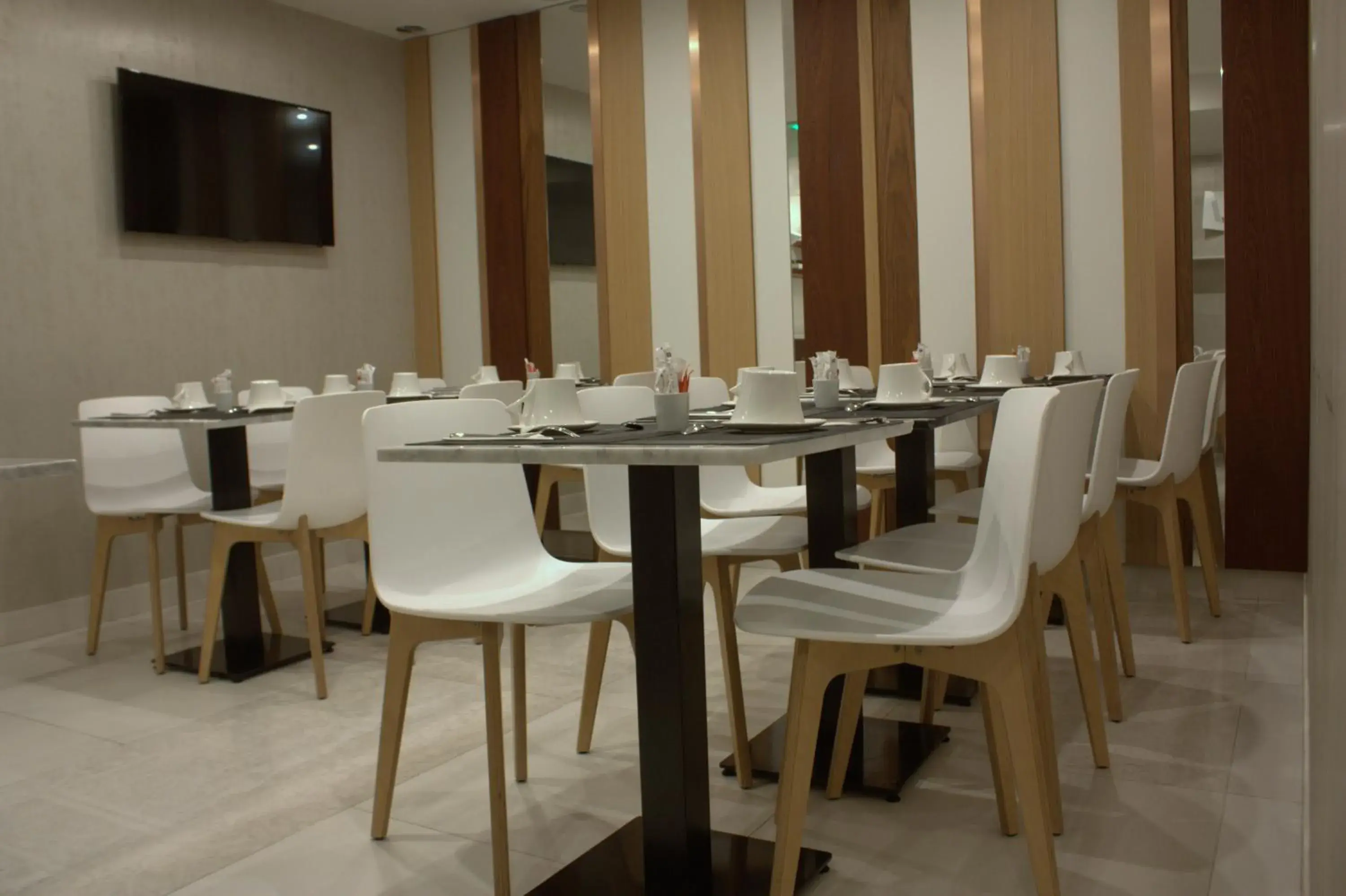 Restaurant/places to eat in Le Malown Restaurant/places to eat in Le Malown