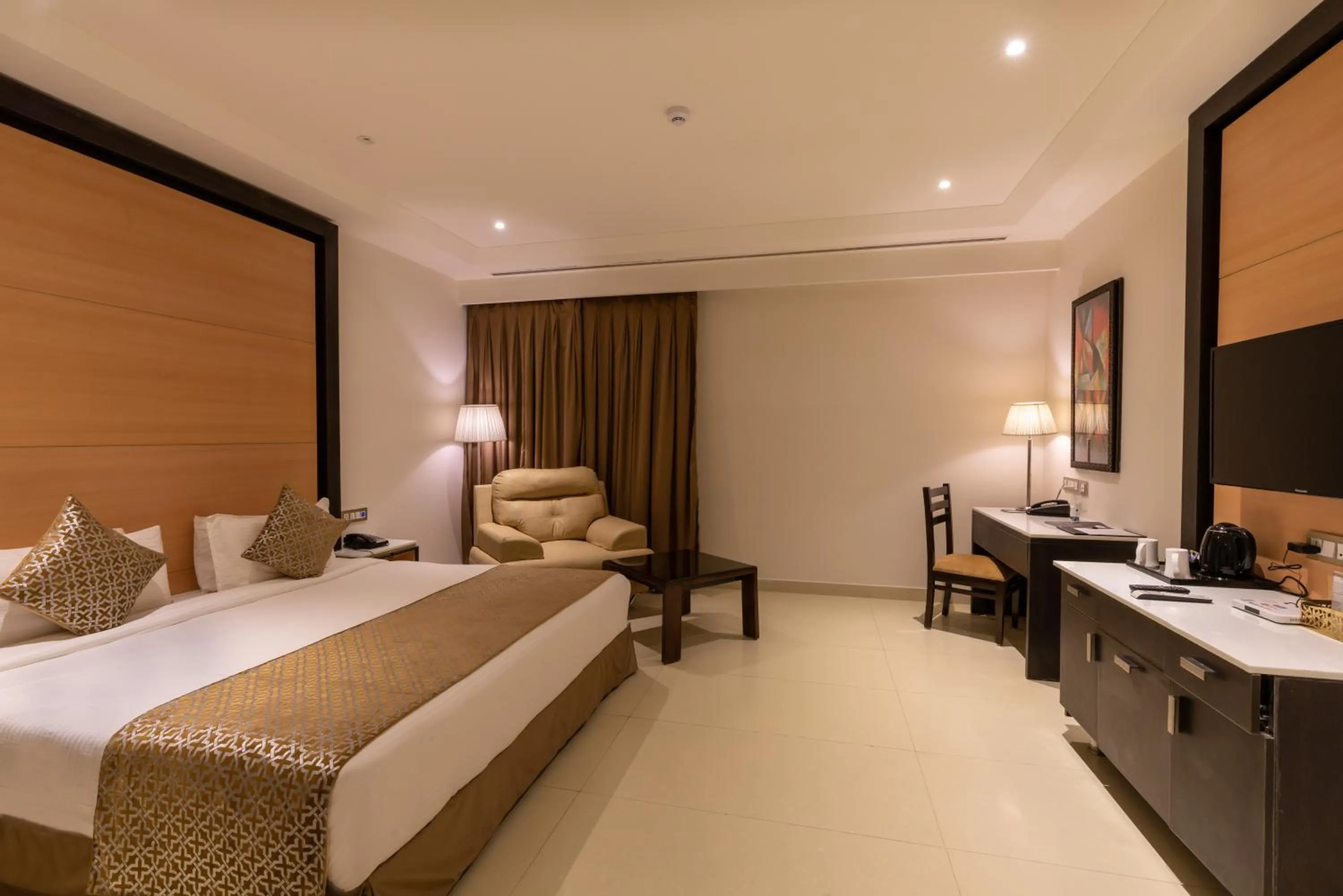 Photo of the whole room, Bed in Cygnett Lite