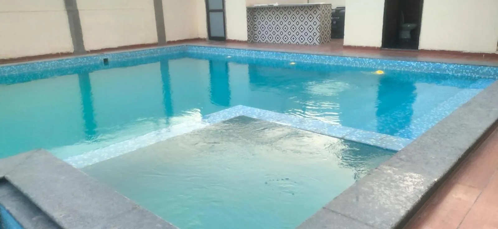Swimming pool in Cygnett Lite