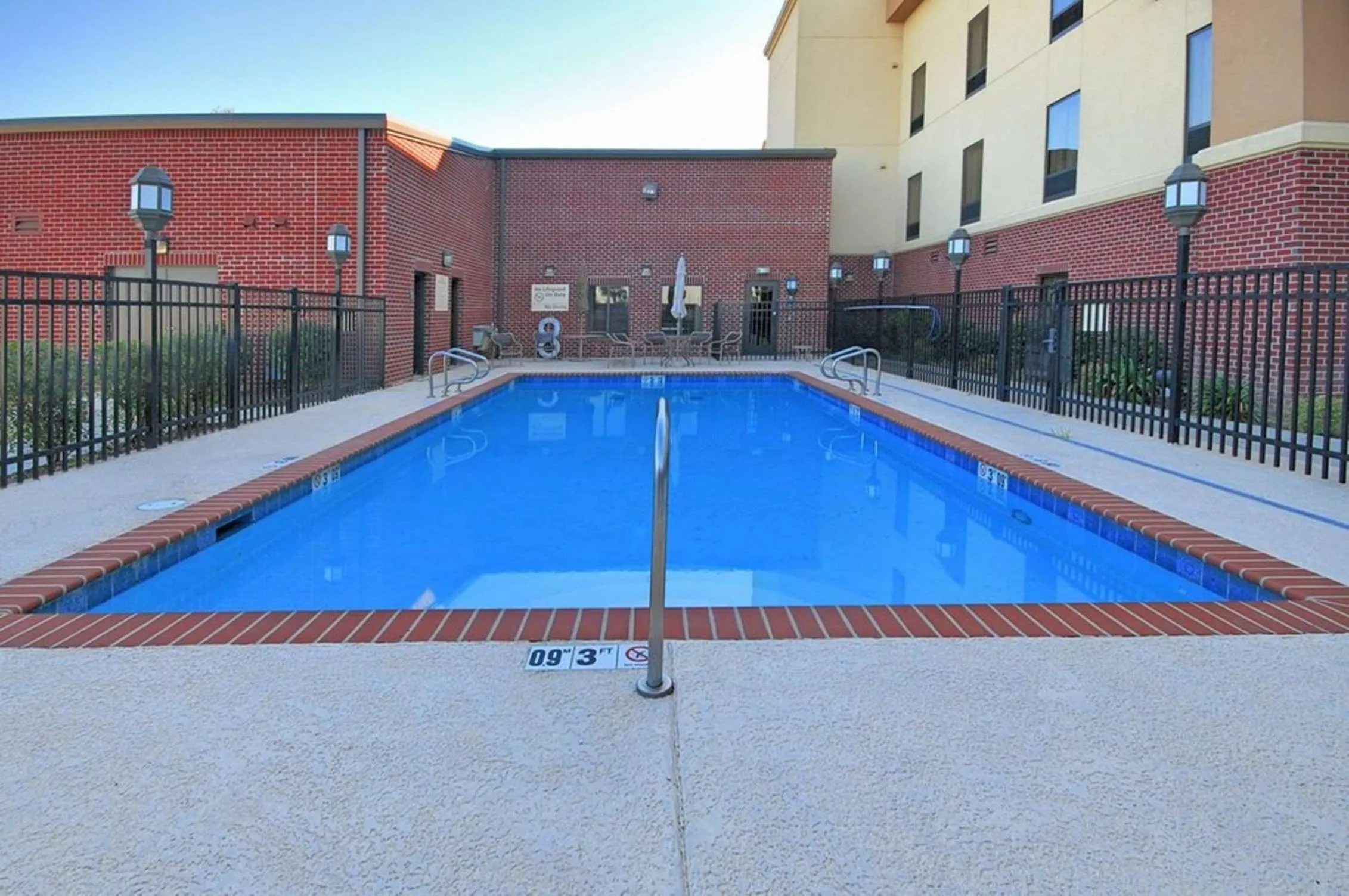 Pool view in Hampton Inn and Suites New Iberia