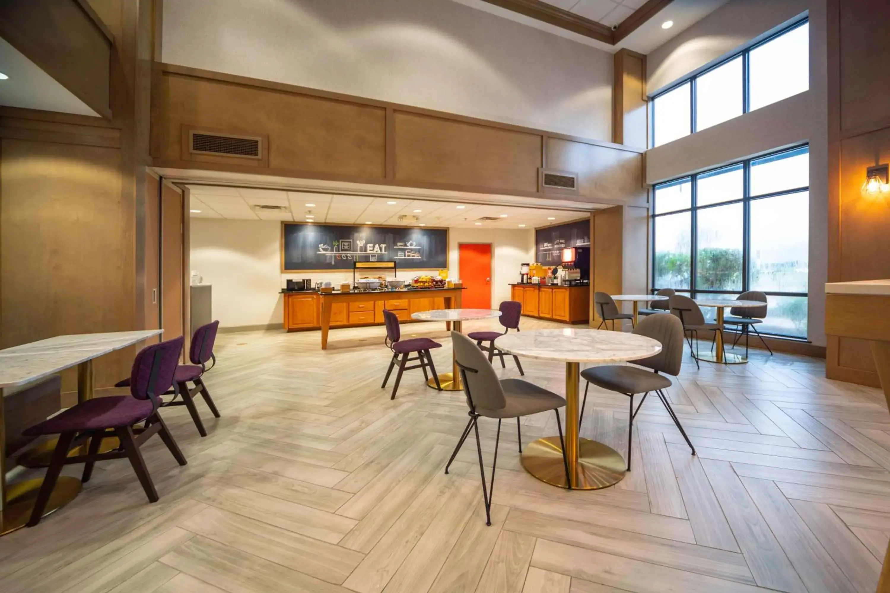 Breakfast in Hampton Inn and Suites New Iberia Breakfast in Hampton Inn and Suites New Iberia