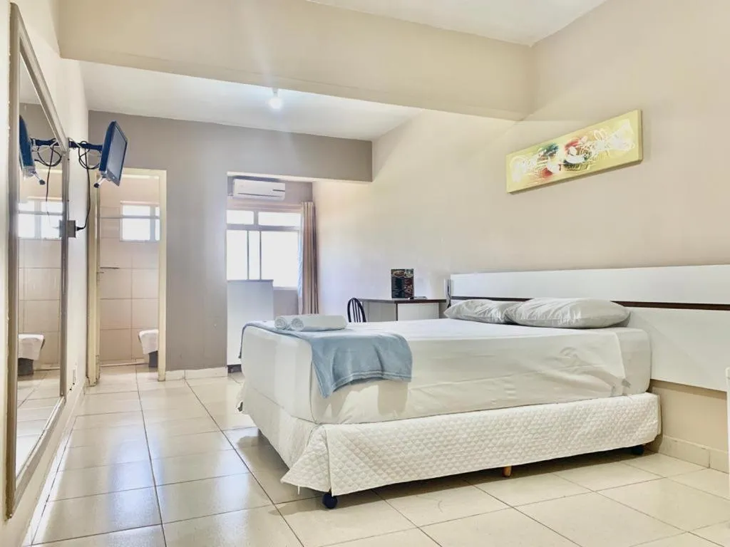 Bedroom, Bed in Hotel Sublime - Pistão Sul - Próximo a Universidade Católica de Brasília