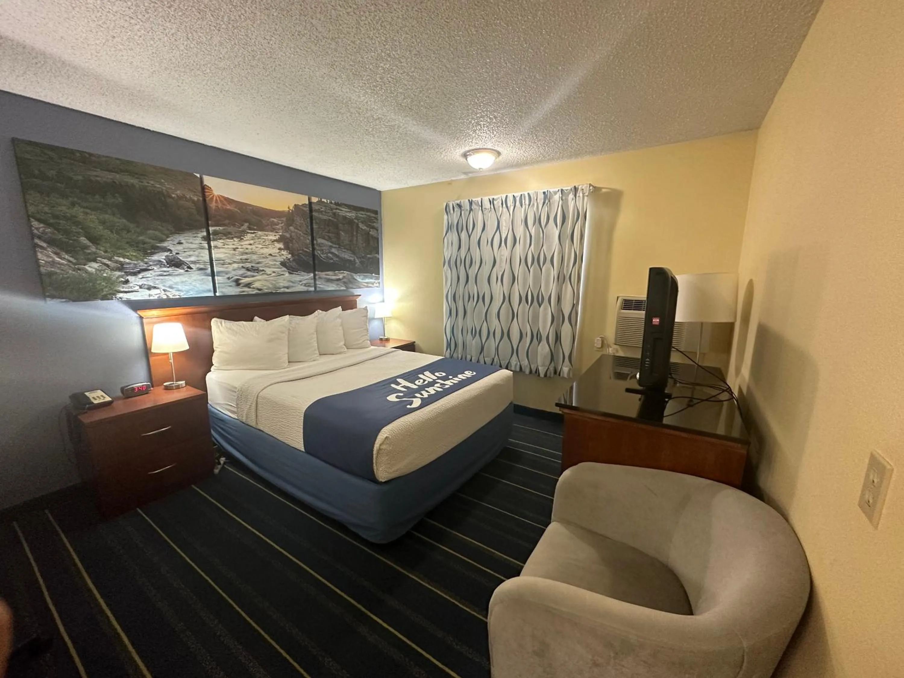 Bed in Days Inn & Suites by Wyndham Gunnison