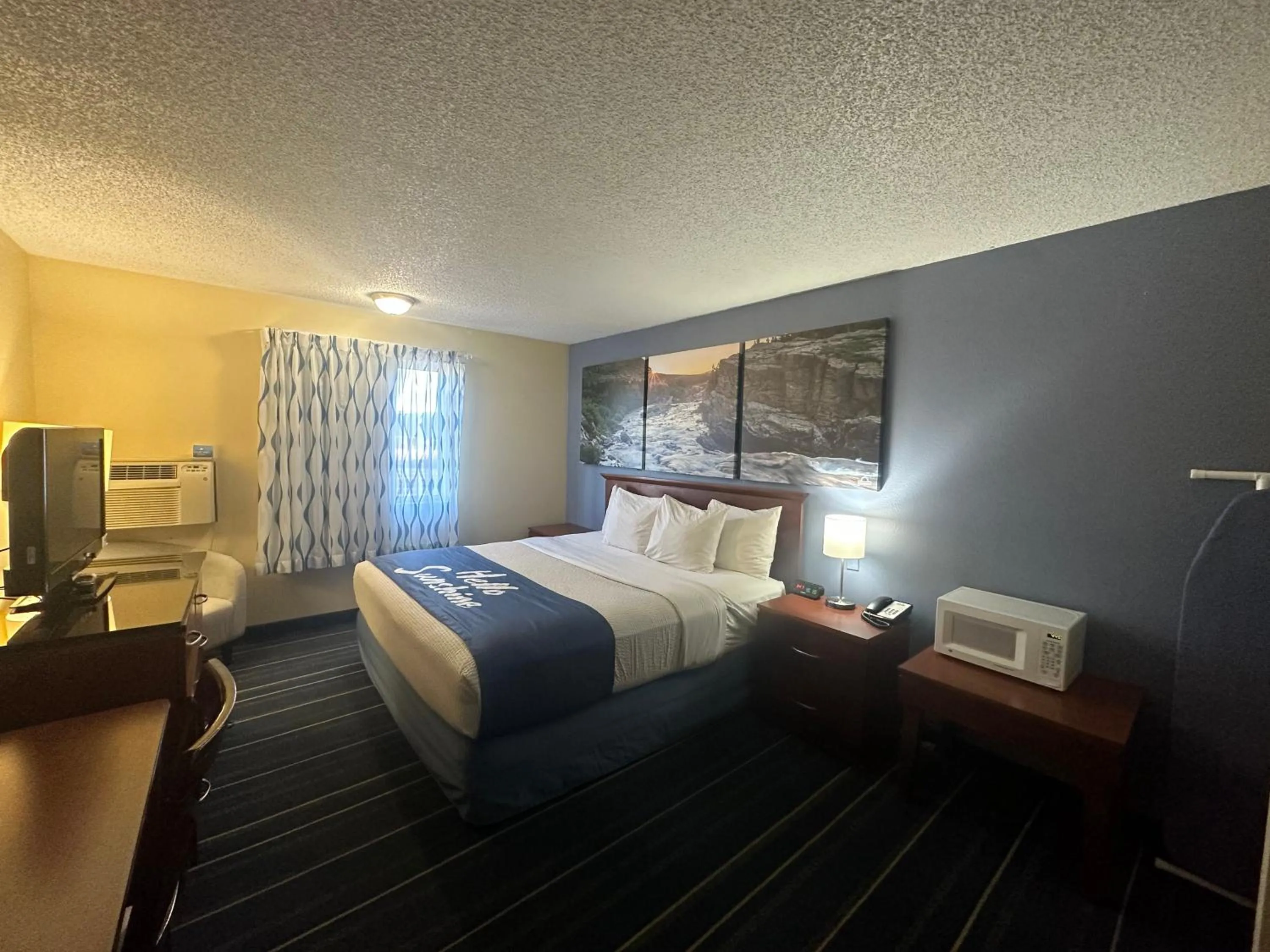 Bed in Days Inn & Suites by Wyndham Gunnison