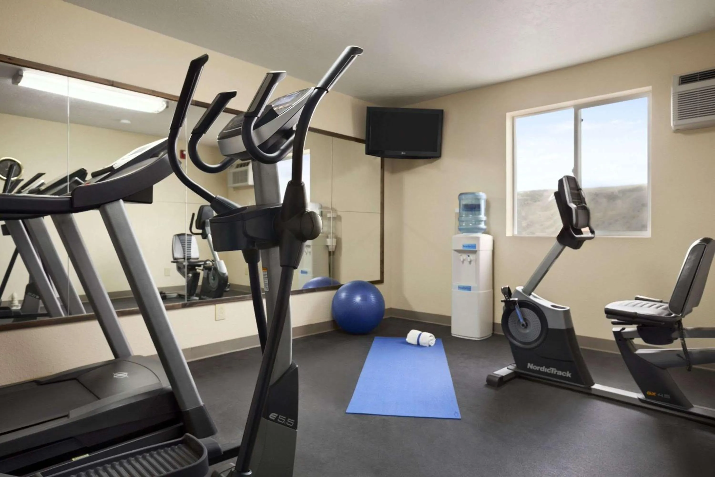 Fitness centre/facilities in Days Inn & Suites by Wyndham Gunnison