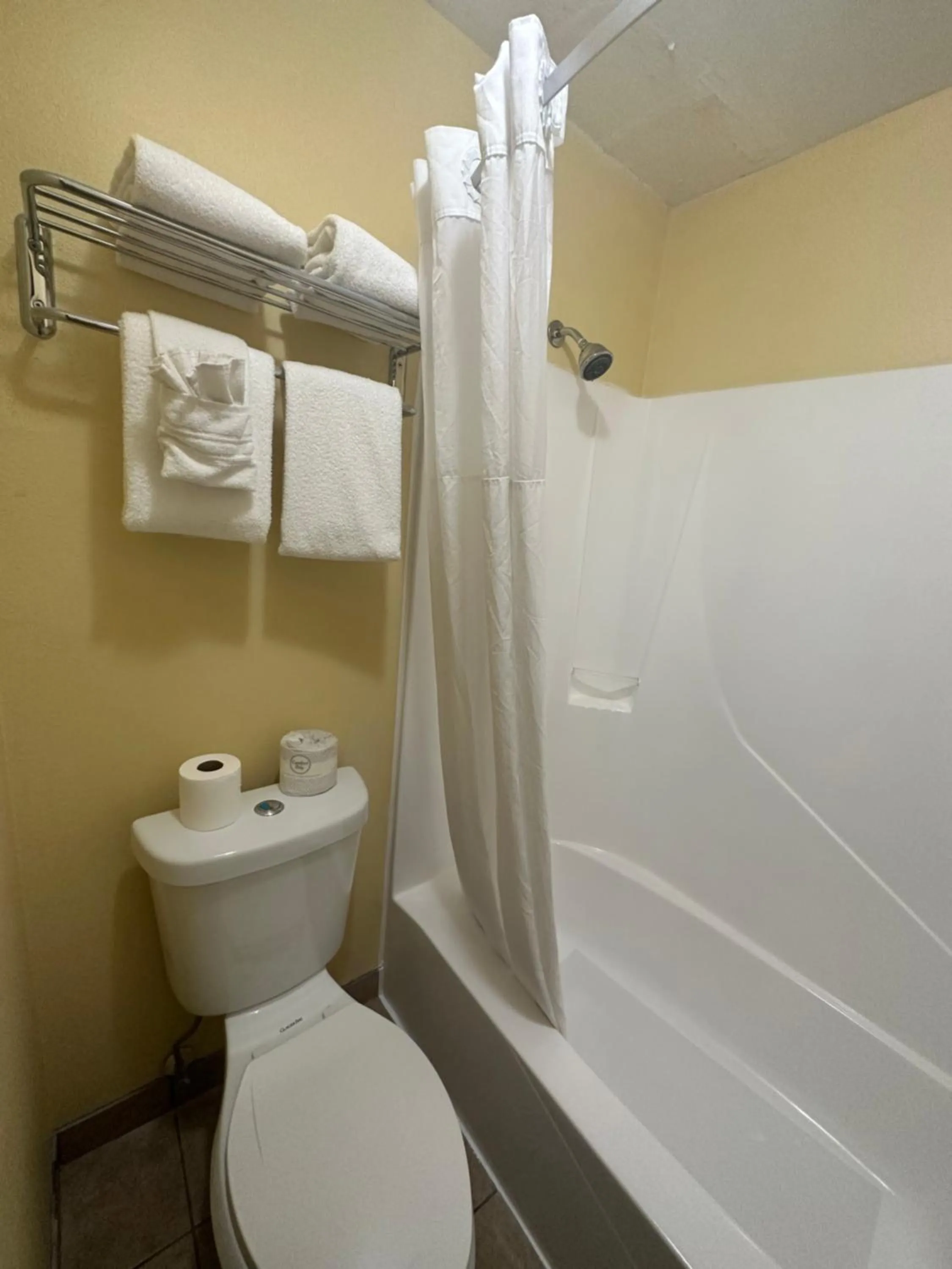 Bathroom in Days Inn & Suites by Wyndham Gunnison