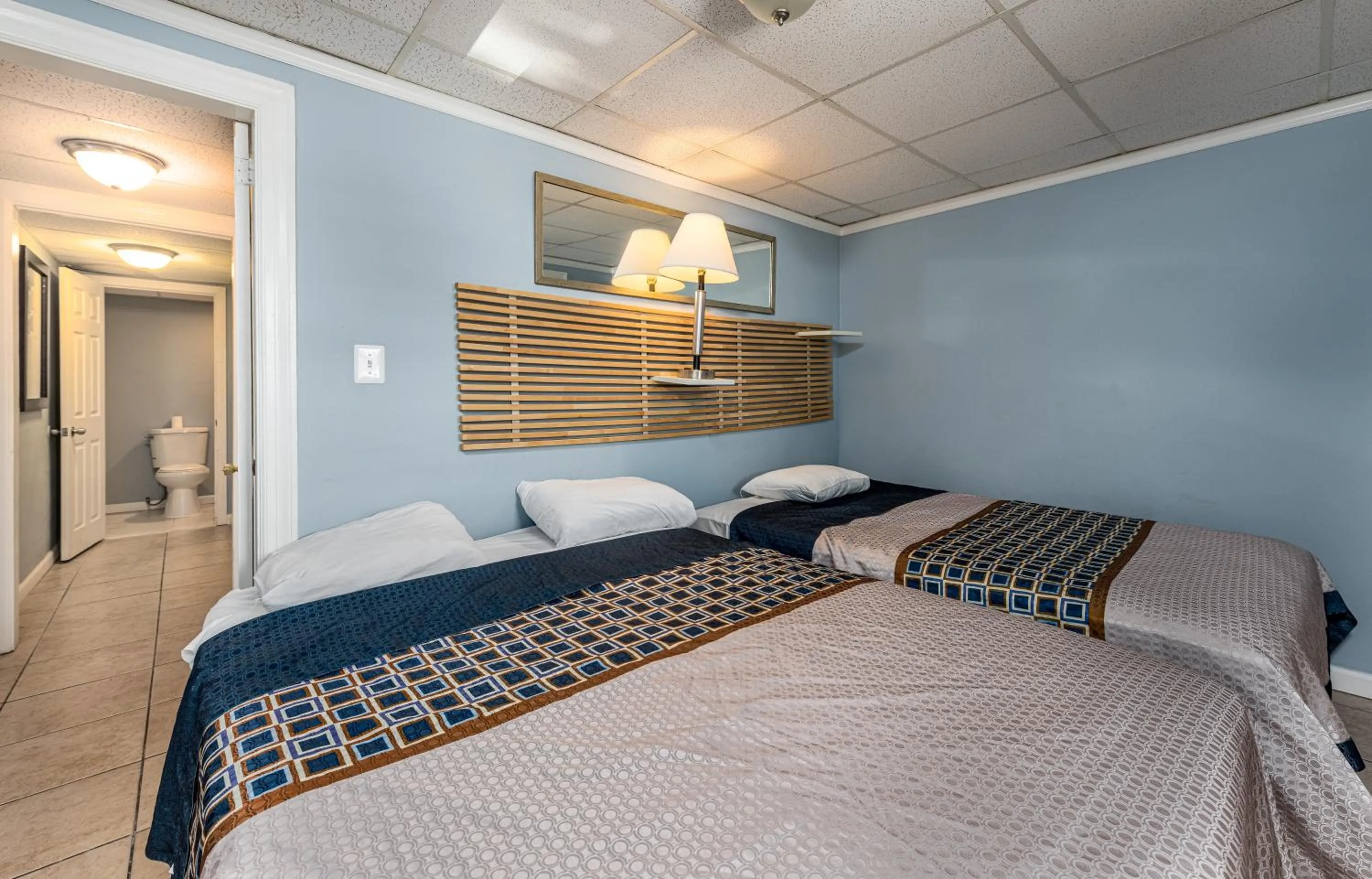 Bedroom, Bed in Boardwalk Hotel Charlee & Apartments Beach Hotel Oceanfront