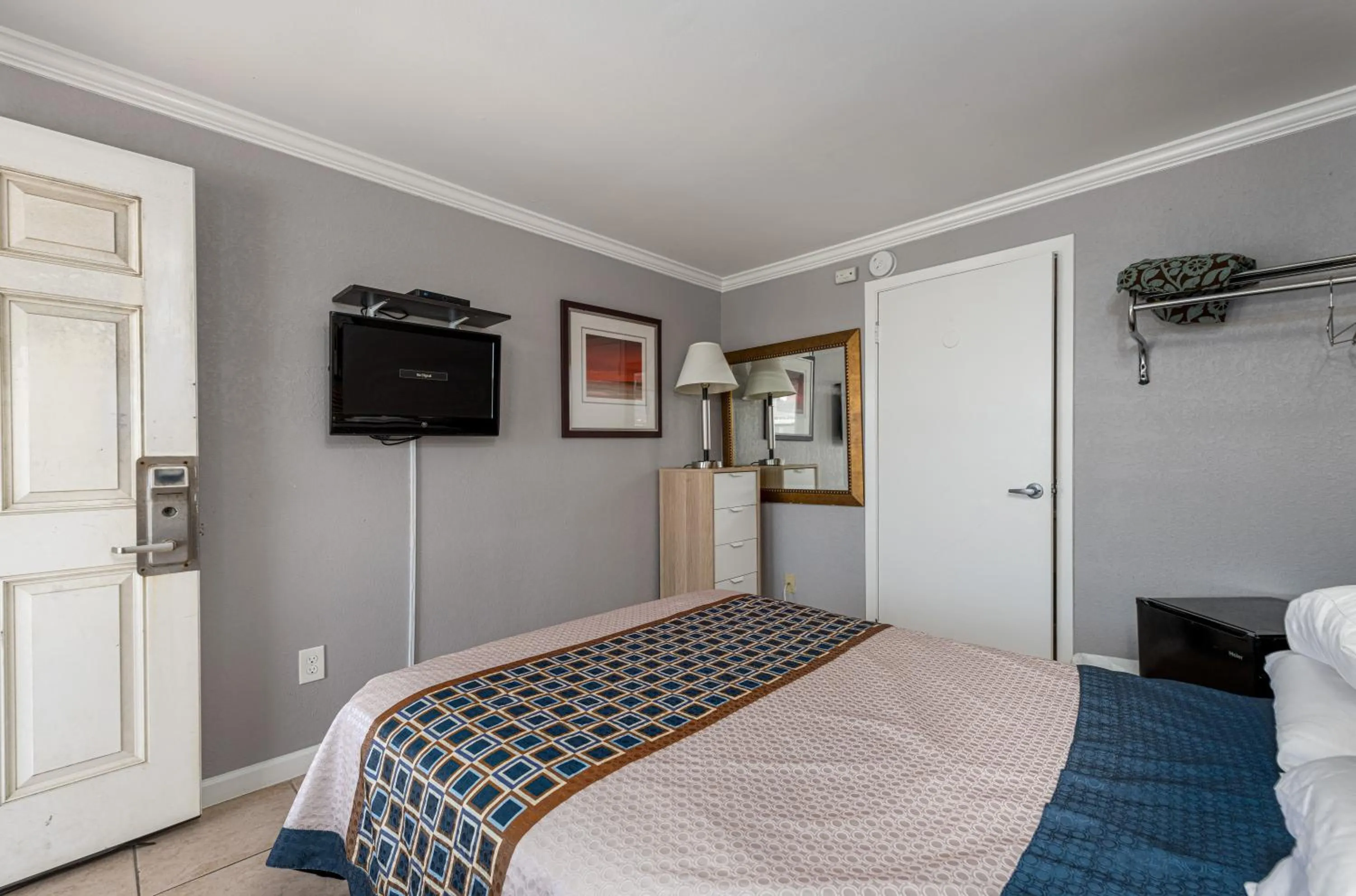 Bed in Boardwalk Hotel Charlee & Apartments Beach Hotel Oceanfront