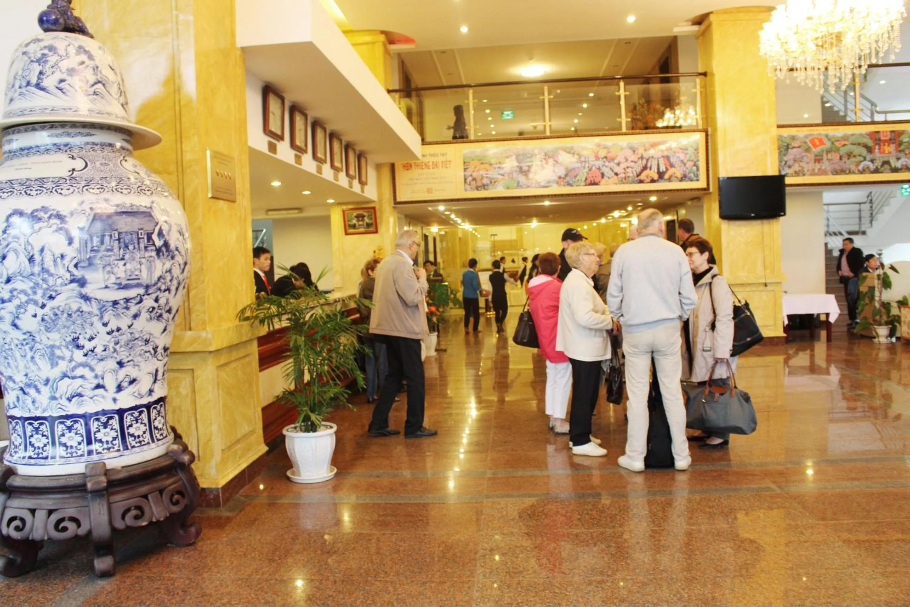 Communal lounge/ TV room in Hoang Son Peace Hotel