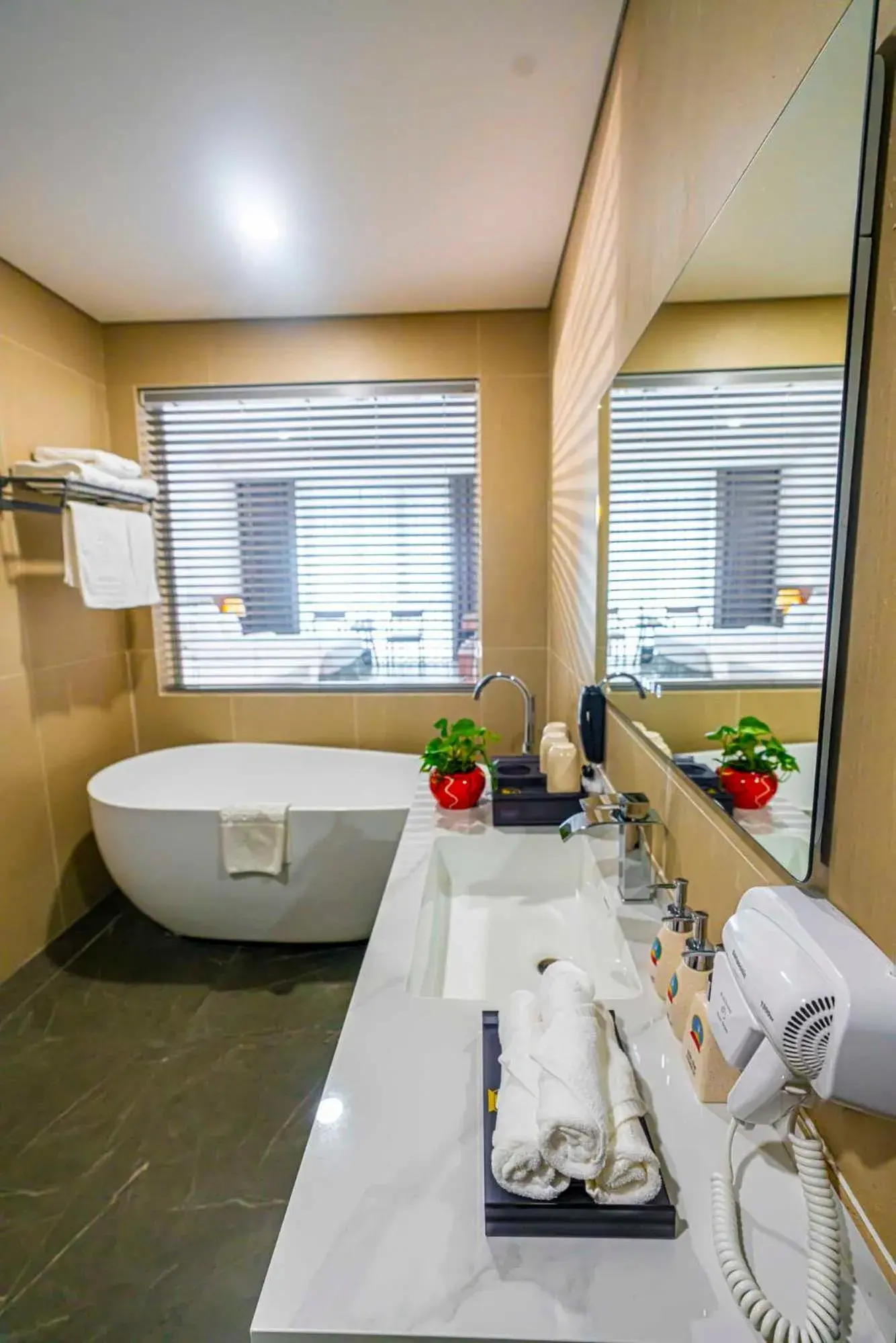 Bathroom, Bed in Hoang Son Peace Hotel Bathroom, Bed in Hoang Son Peace Hotel