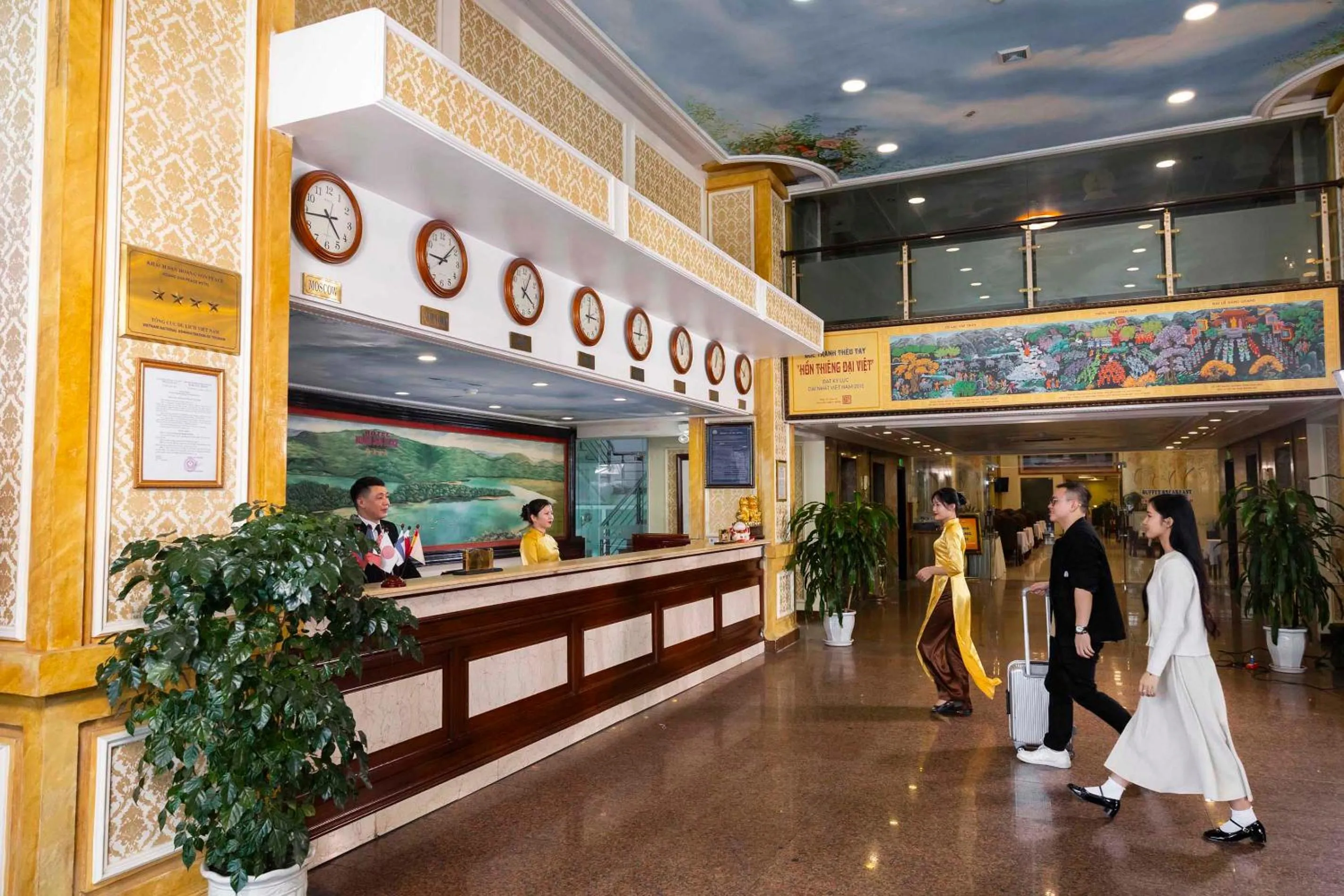 concierge in Hoang Son Peace Hotel