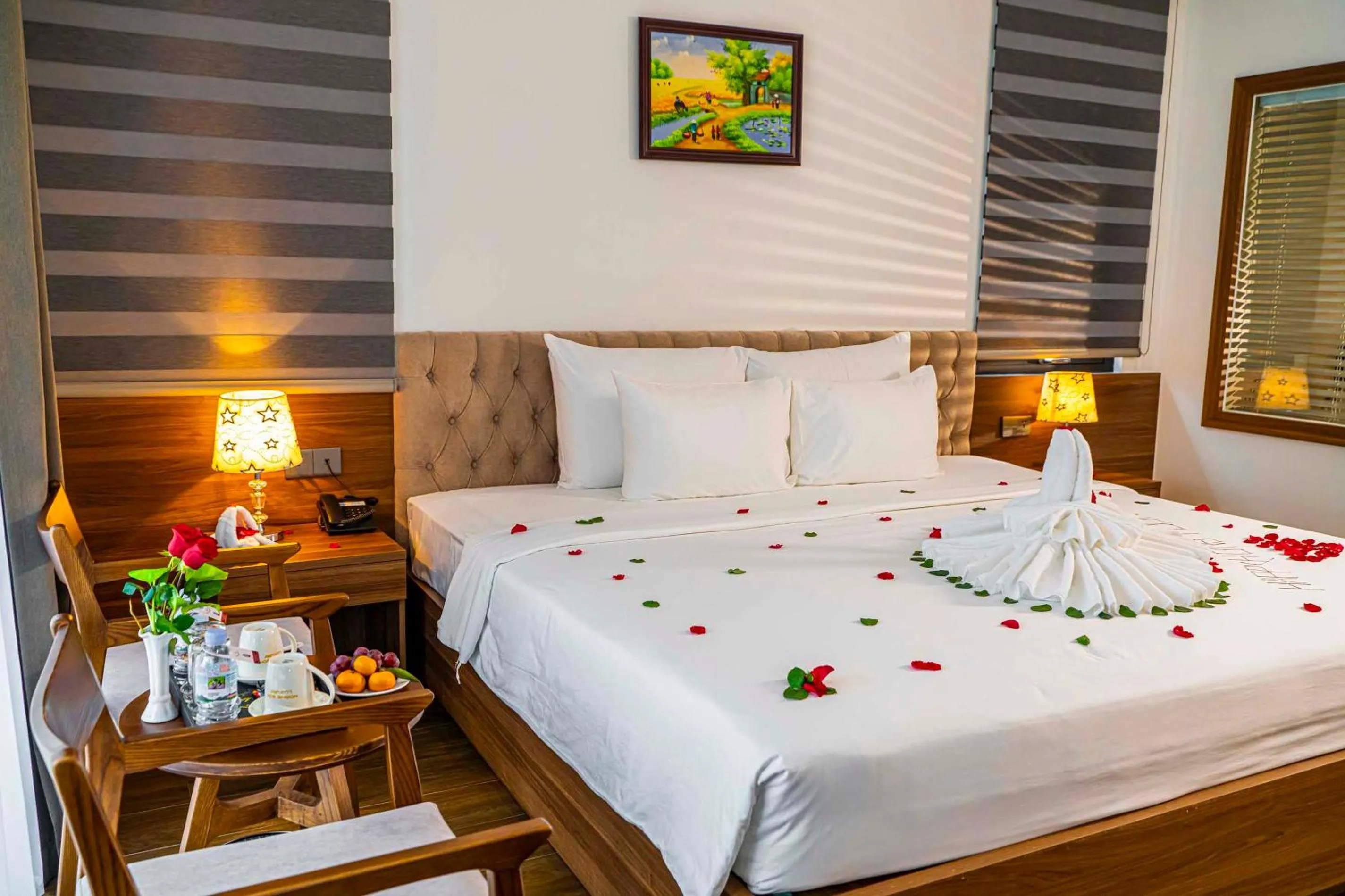 Bed in Hoang Son Peace Hotel