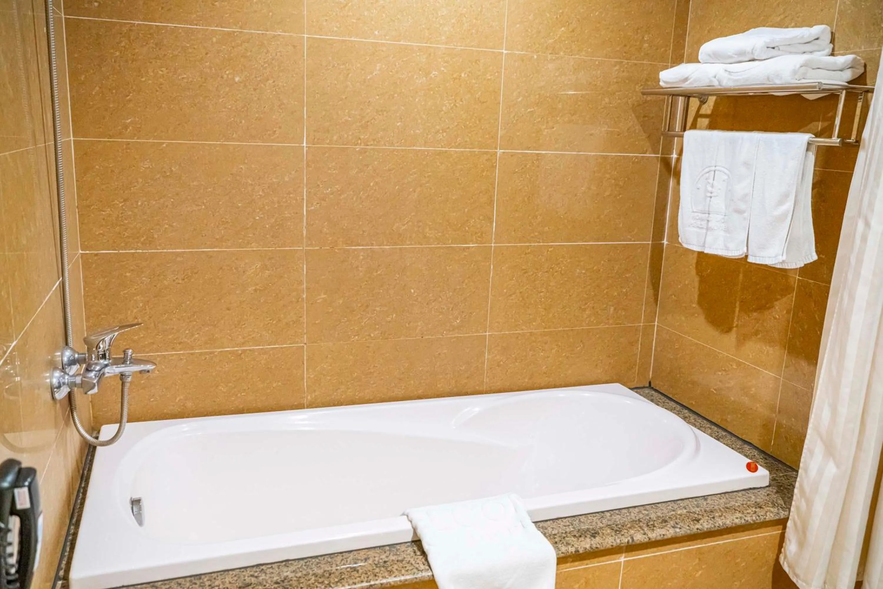 Shower in Hoang Son Peace Hotel