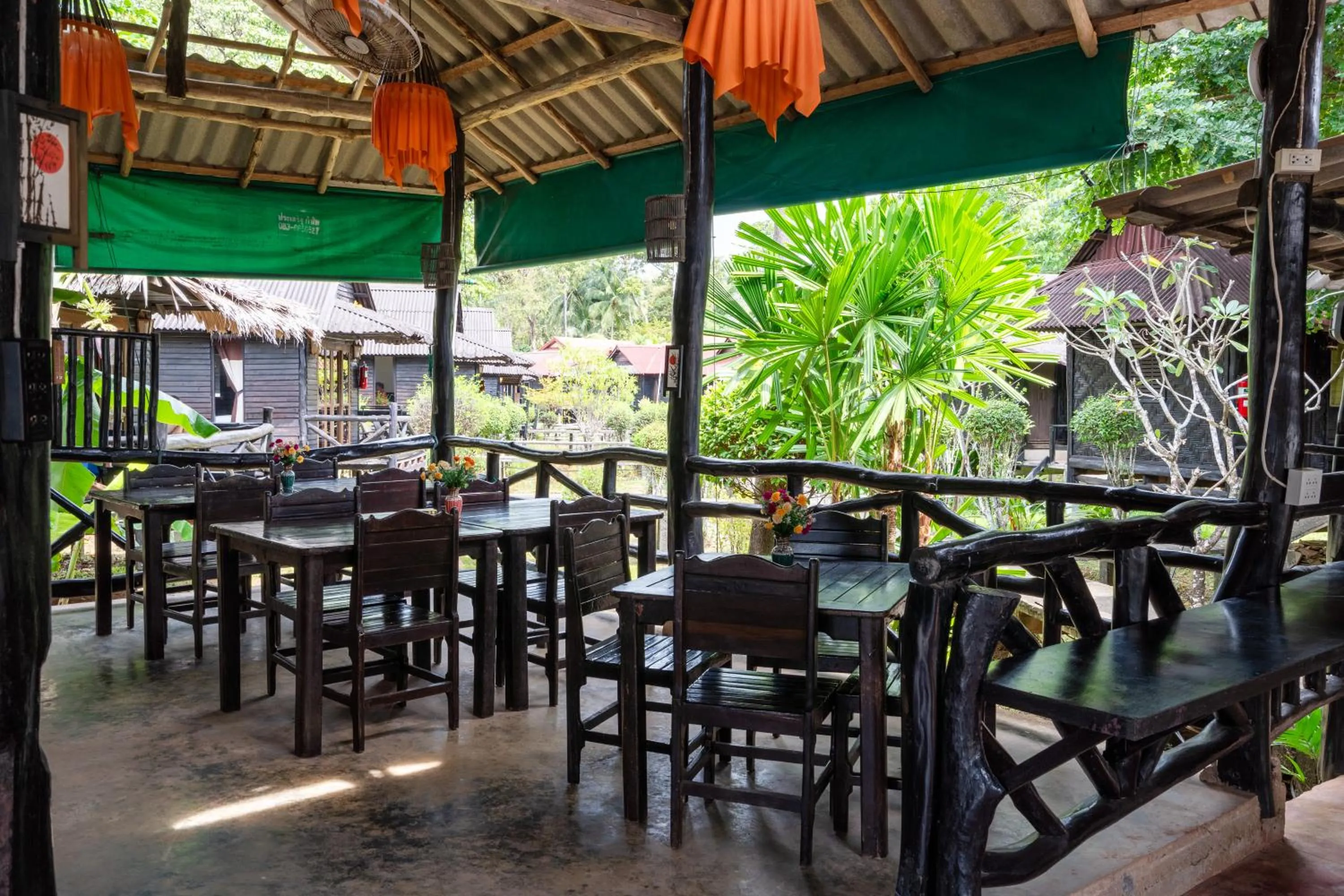 Restaurant/places to eat in Mook Lanta Eco Resort
