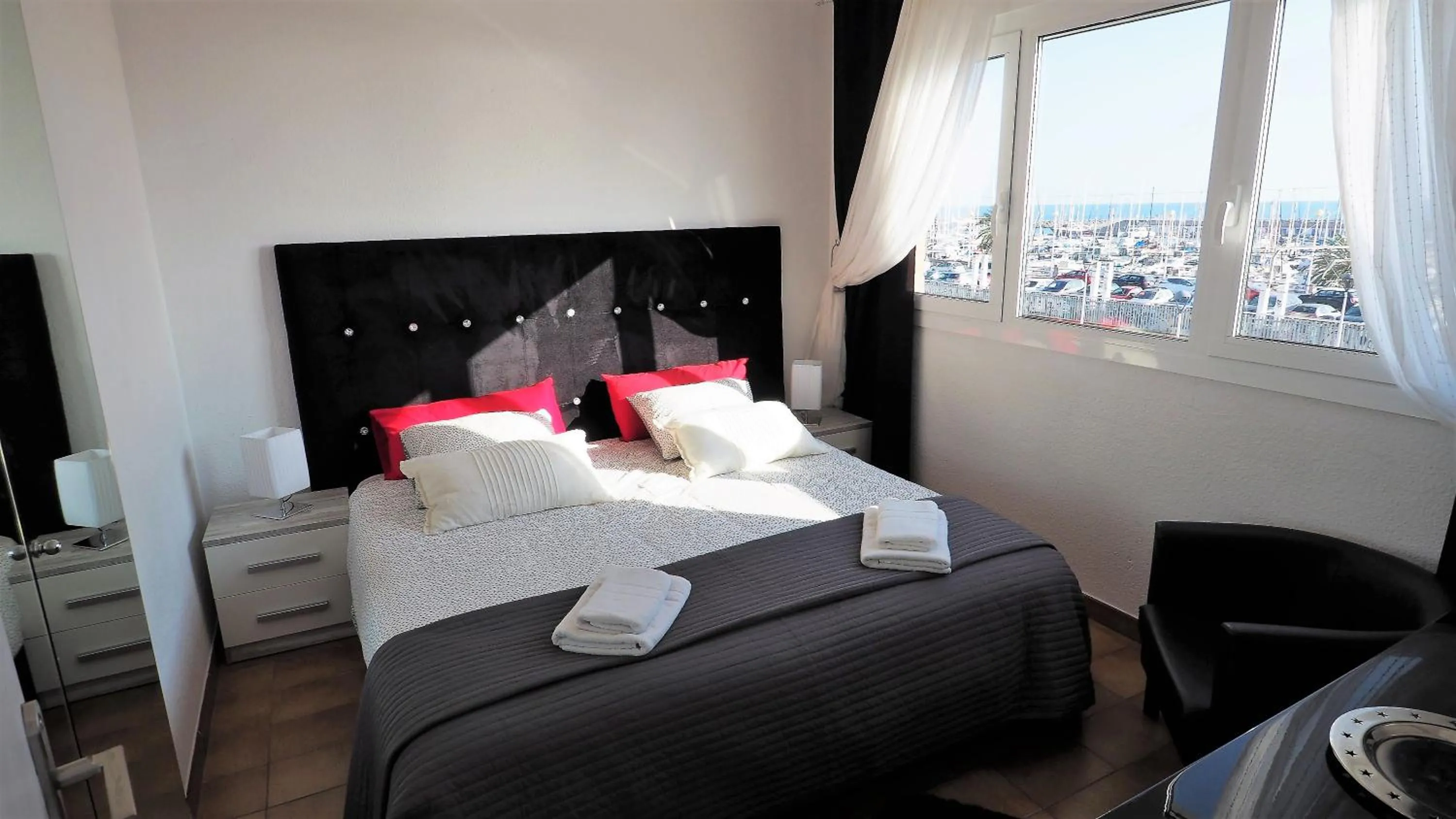 Cristina Port & Beach - Apartment